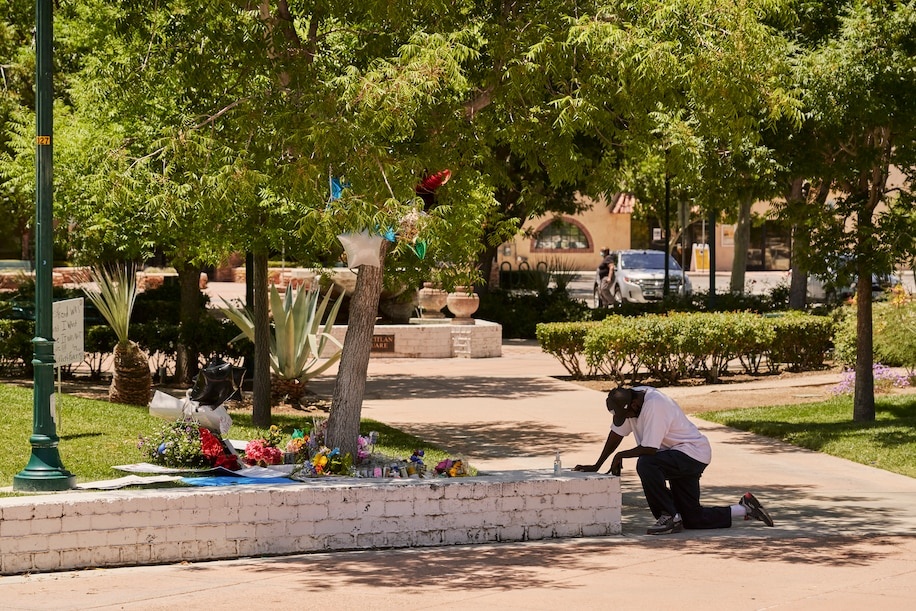 Nguoi da den treo co va bi thieu song, chuyen gi dang xay ra o My? hinh anh