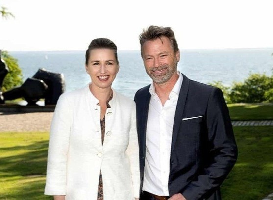 'Qua tam ba ban' - thu tuong Dan Mach hoan cuoi den lan 3 vi Covid-19 hinh anh