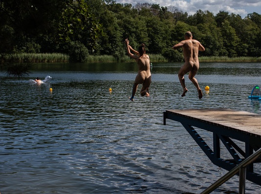 Boi khoa than gay tranh cai soi suc o Duc sau khi Covid-19 tam lang hinh anh