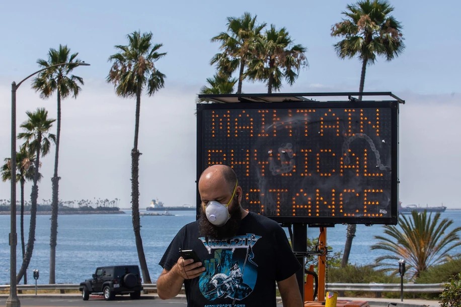 khung hoang thong tin trong dai dich o My anh 1