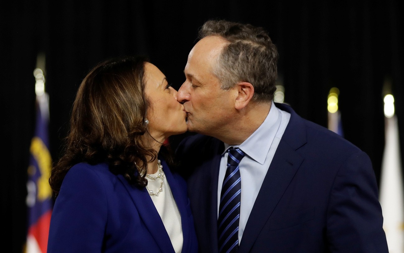 De nhi phu quan tiem nang dau tien cua nuoc My la ai? hinh anh