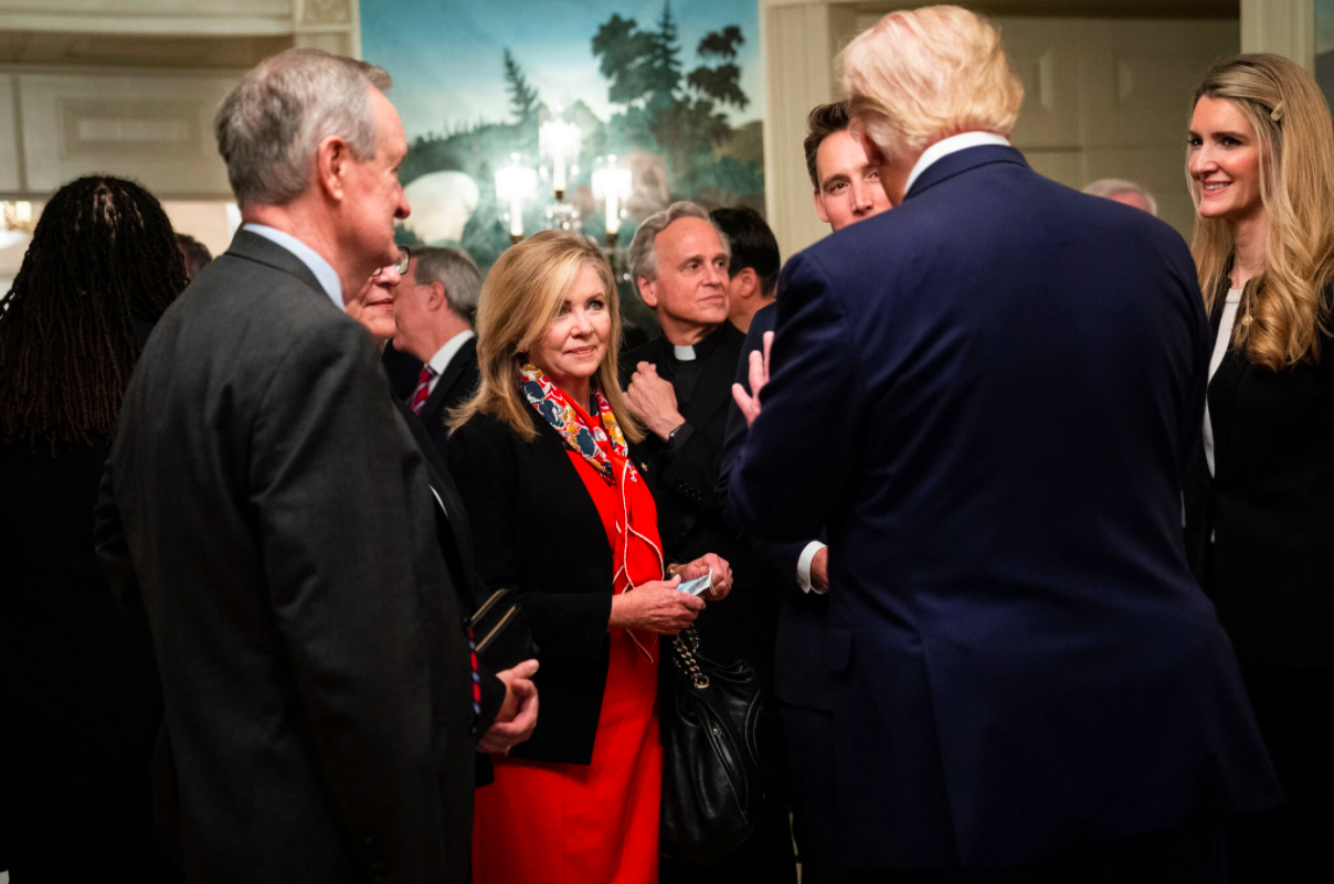 chu tich Notre tu chuc anh 1