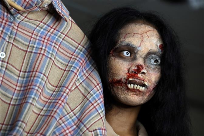 Co gai Thai Lan livestream de ban quan ao cua nguoi chet hinh anh