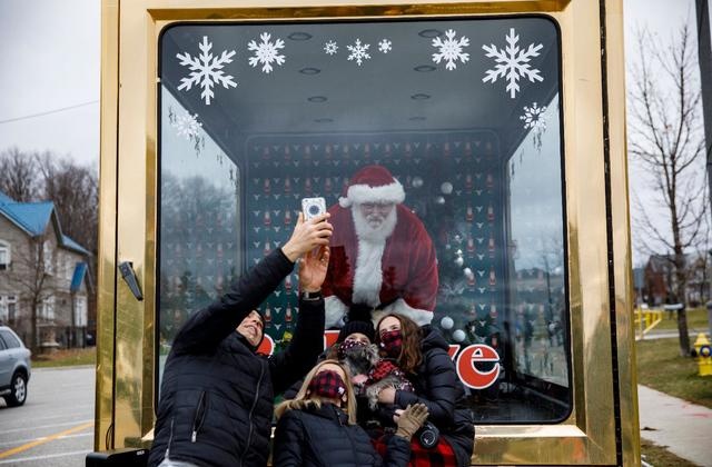 Tinh dong dan nhat Canada bi phong toa hinh anh