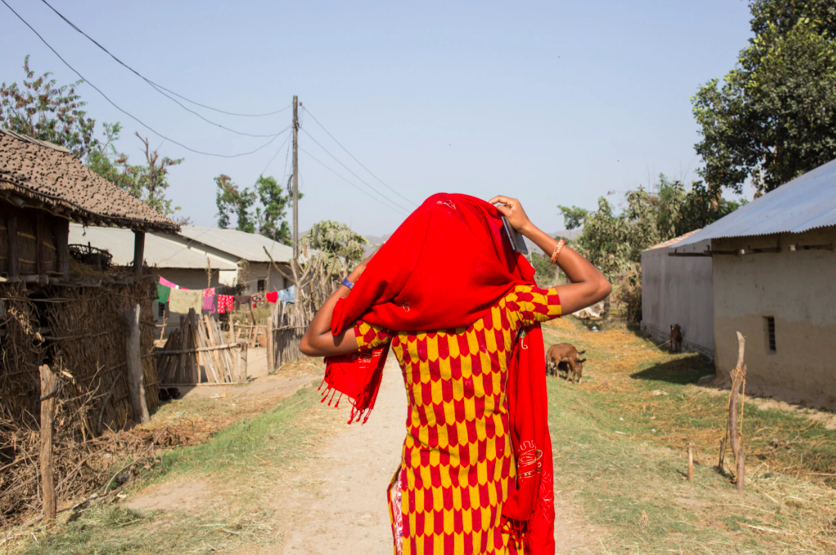 Truong hoc dong cua vi dai dich, nhieu thieu nu roi vao bay tao hon hinh anh