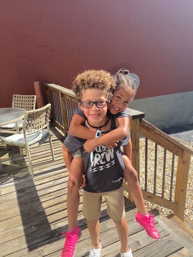 be gai viet thu cho Old Navy anh 3