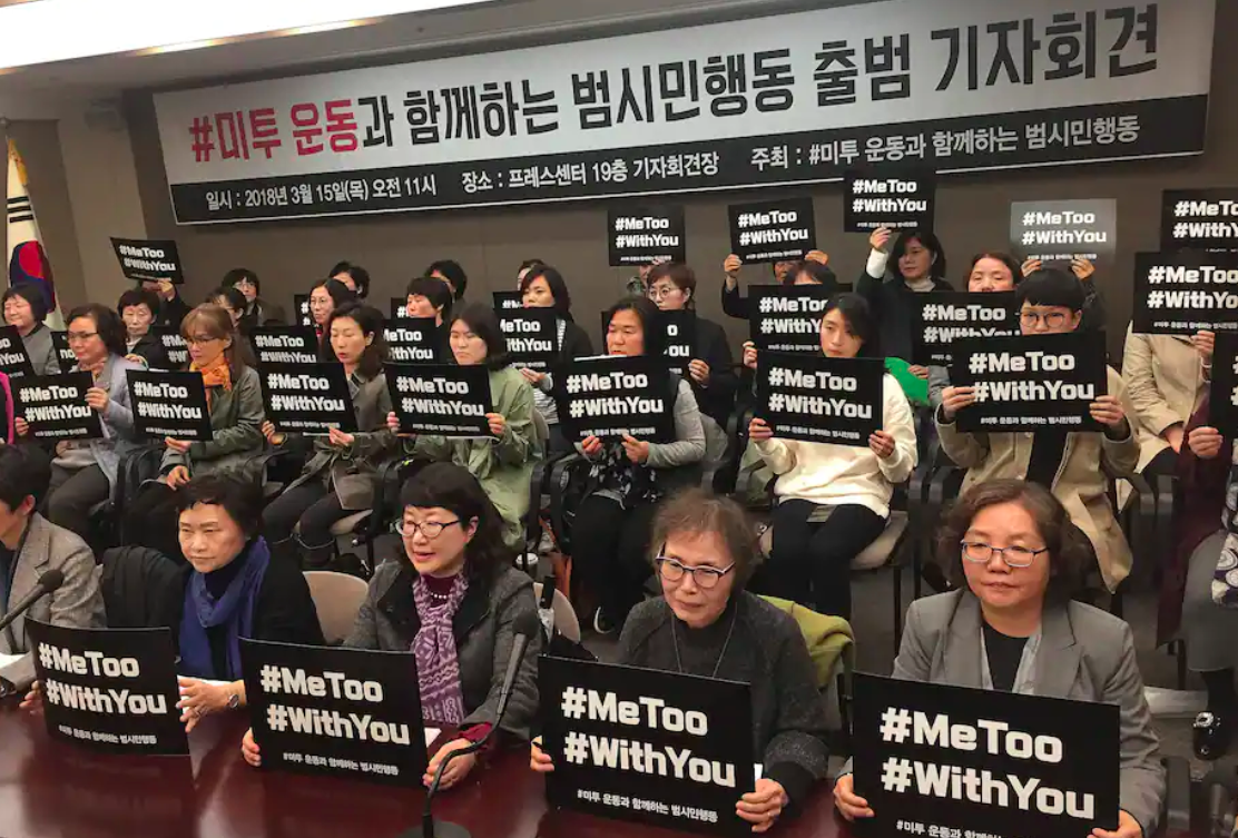 Toi ac tu chiec dong ho co may quay len do sep tang hinh anh