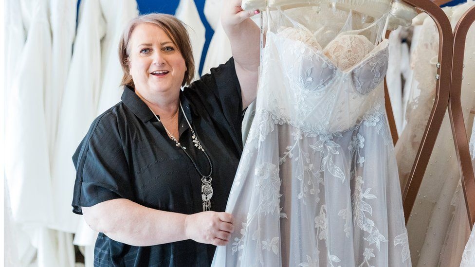 ma-no-canh vay cuoi ngoai co anh 1