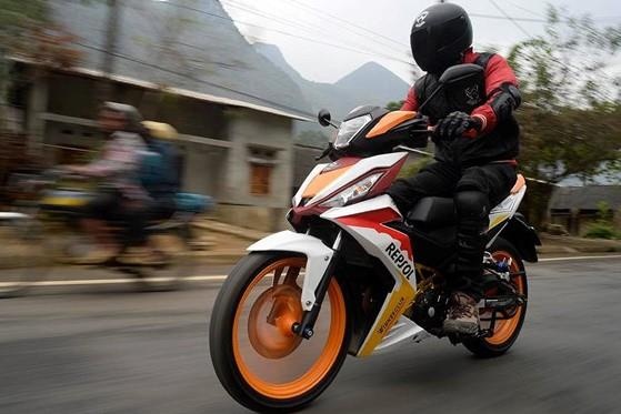 Dong co SOHC tren Exciter hay DOHC tren Winner uu viet hon? hinh anh