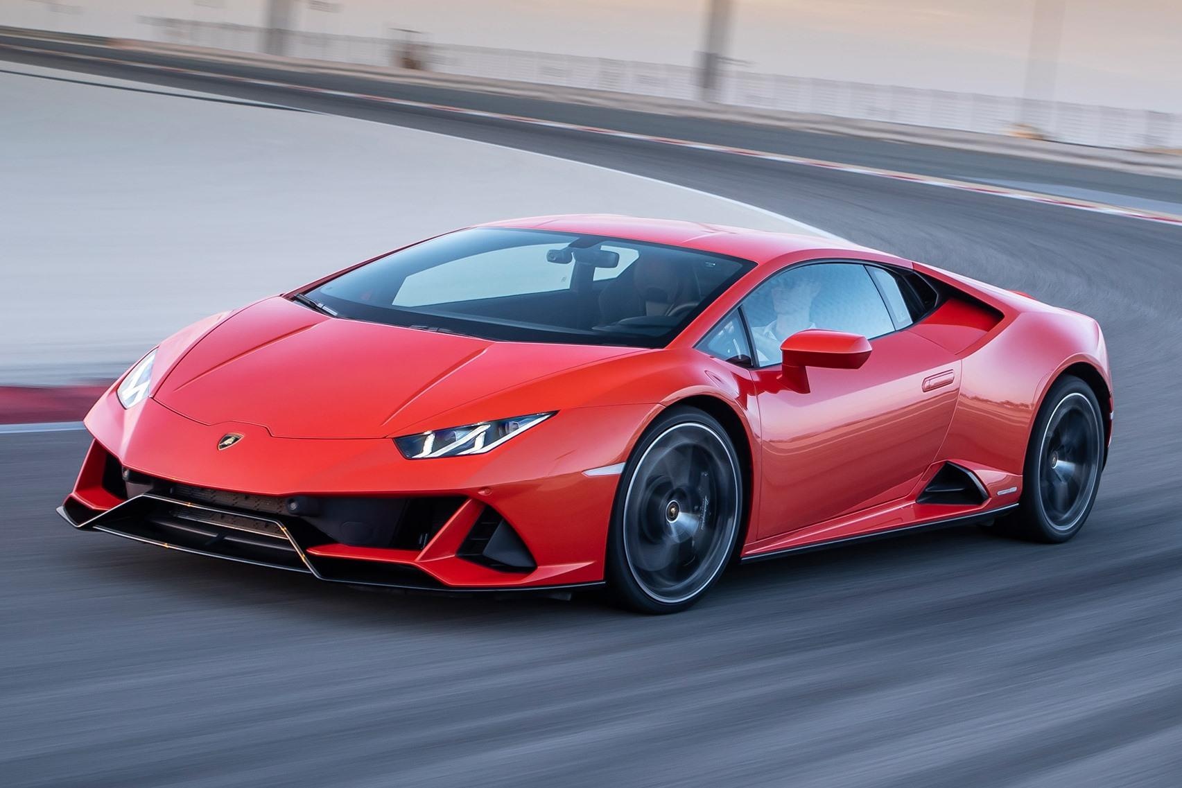 Lamborghini 'hao phong' tang sieu xe cho 2 tay dua Moto GP hinh anh