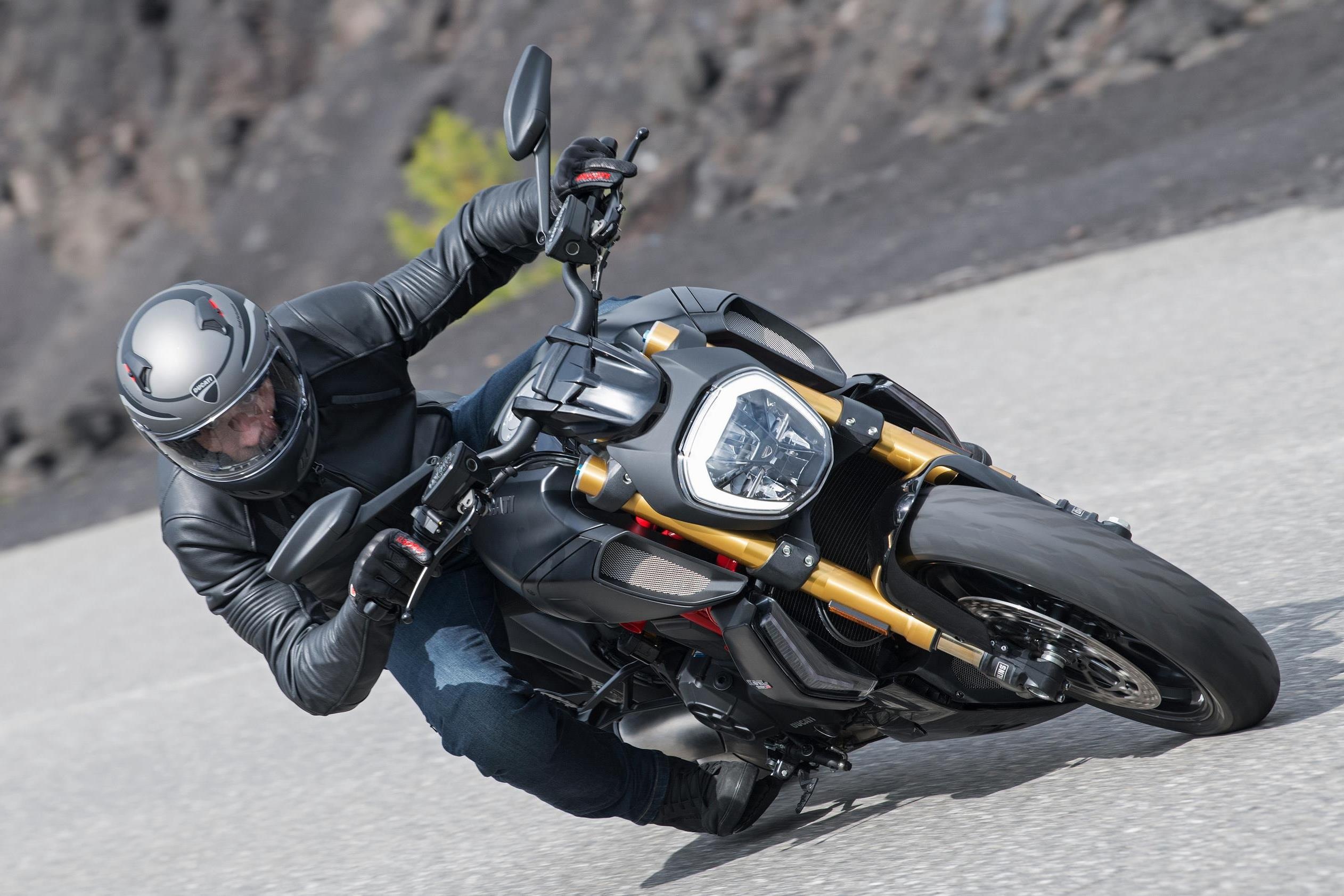Ducati Diavel 1260S co gi khac so voi the he cu? hinh anh