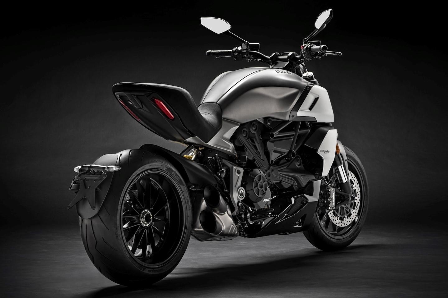 Diem noi bat tren Ducati Diavel 1260S anh 4