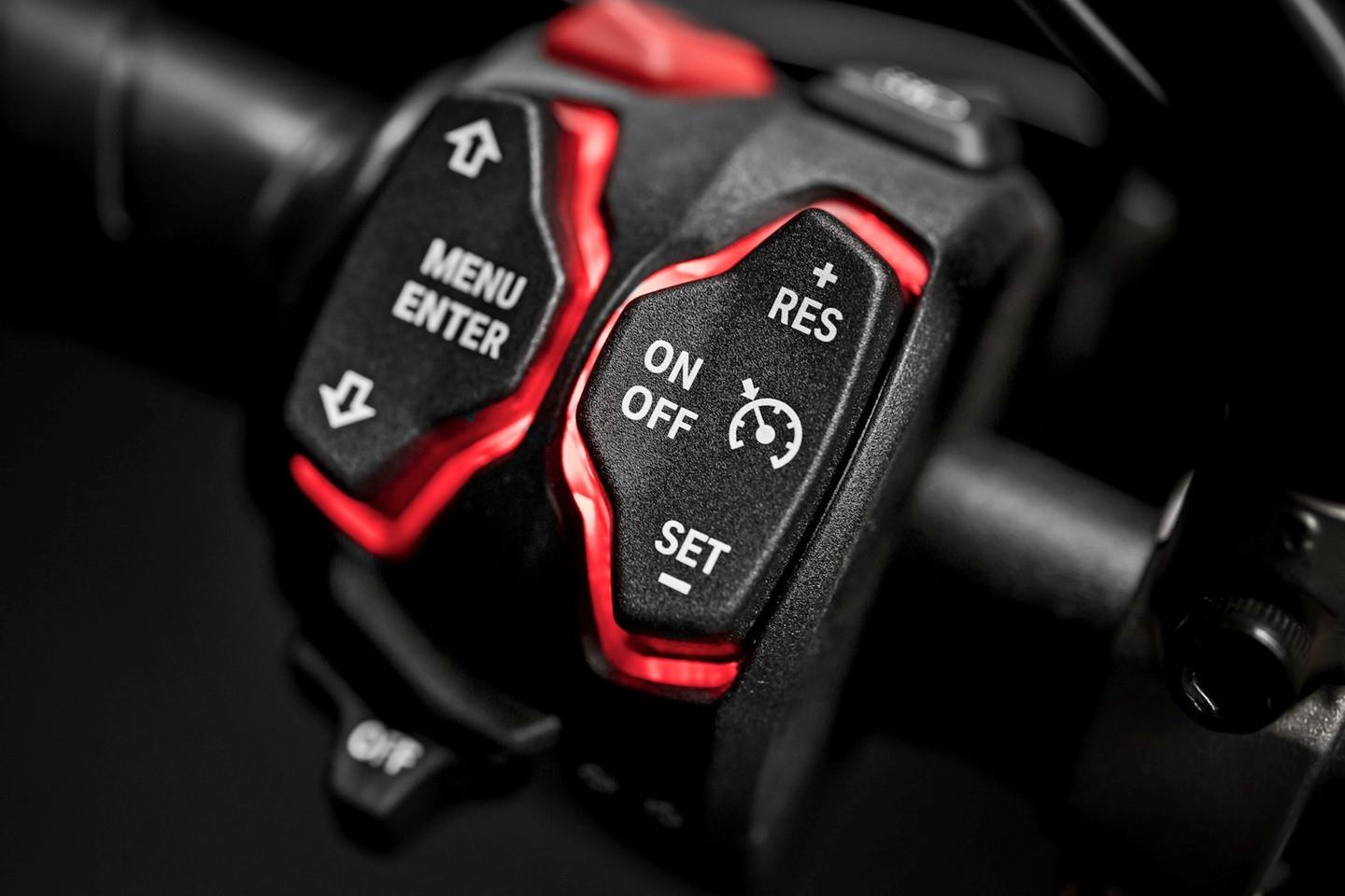 Diem noi bat tren Ducati Diavel 1260S anh 5