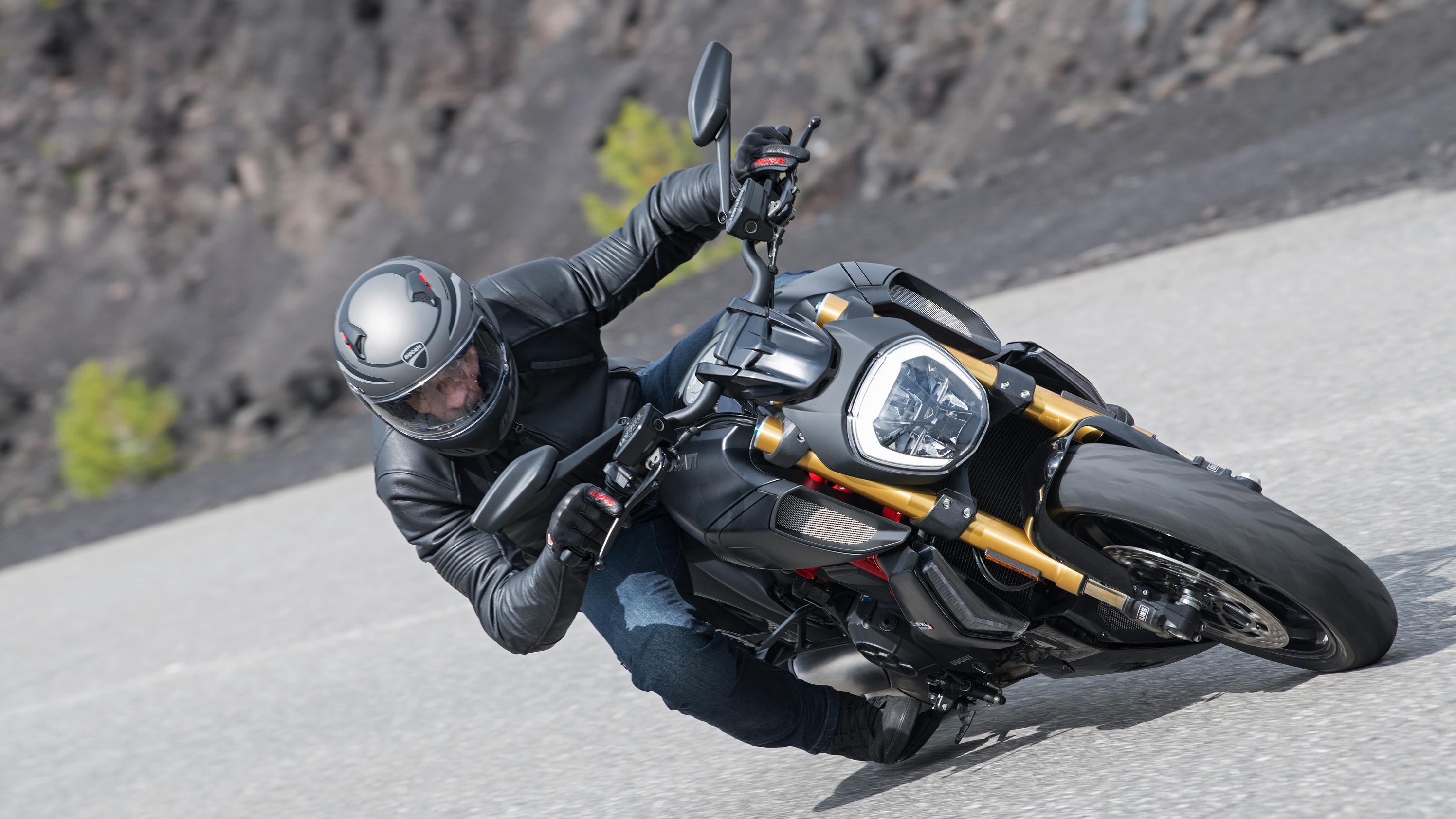 Diem noi bat tren Ducati Diavel 1260S anh 1