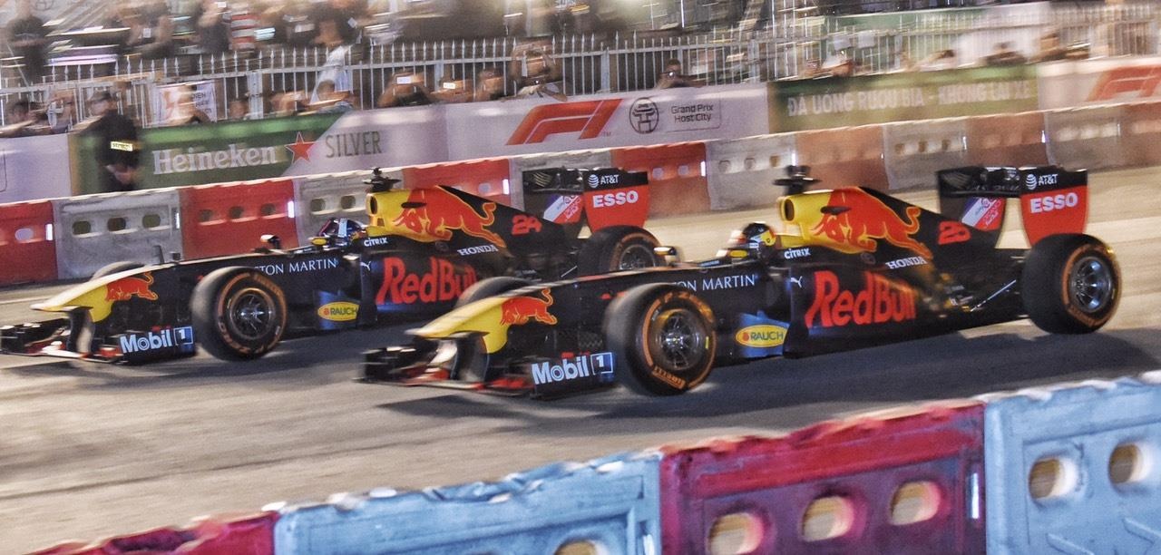 Xe dua F1 duoc ban gia bao nhieu? hinh anh