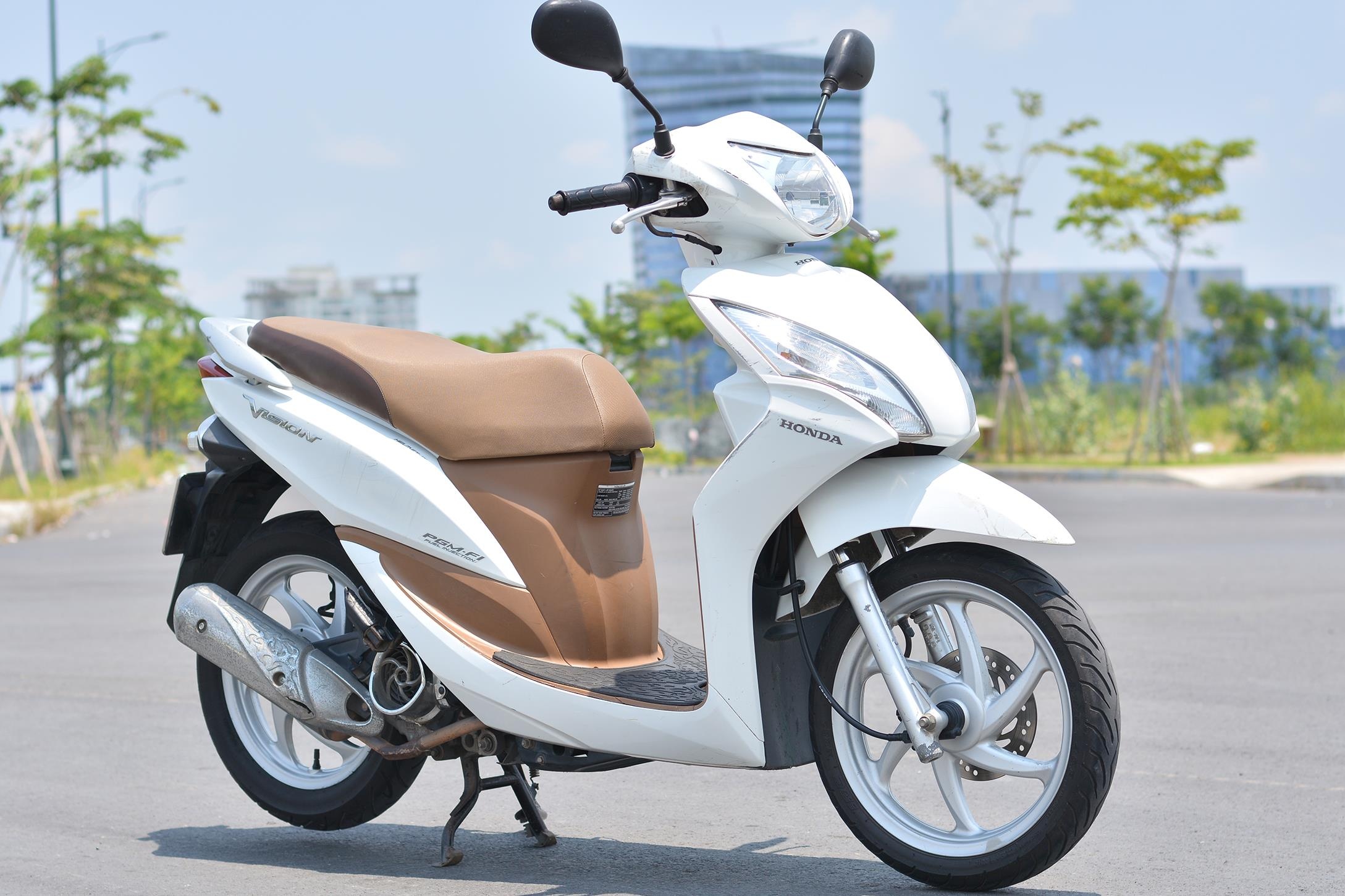 Honda Vision cu tang gia do xe moi 'chay hang' hinh anh