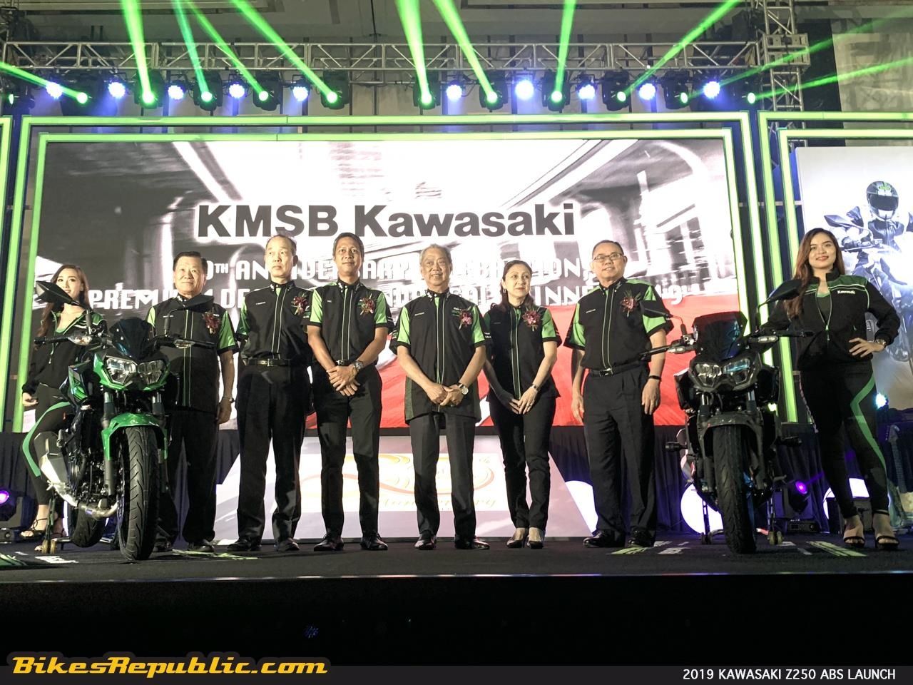 Kawasaki ra mat Z250 ABS va Z400 SE ABS anh 1