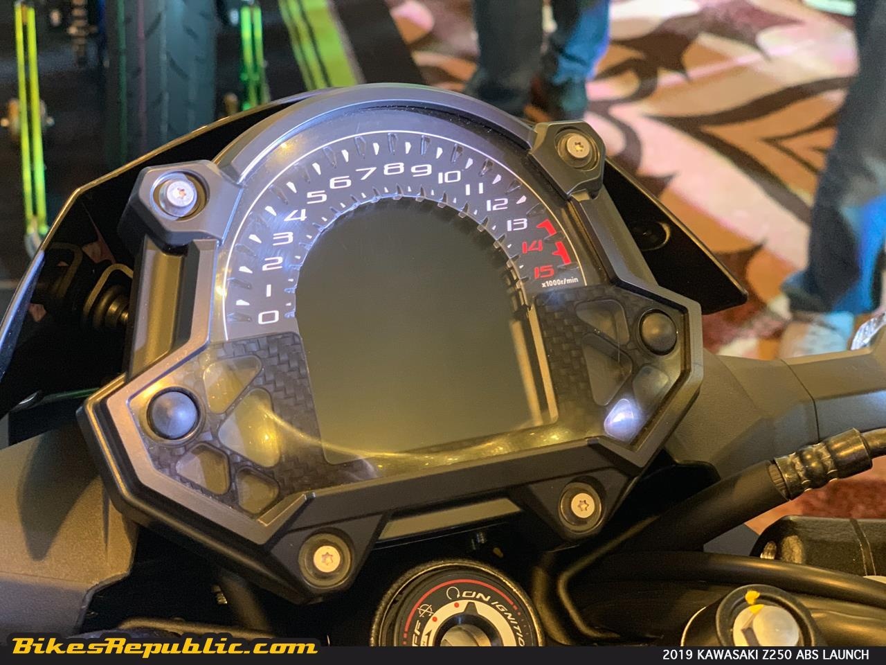 Kawasaki ra mat Z250 ABS va Z400 SE ABS anh 5