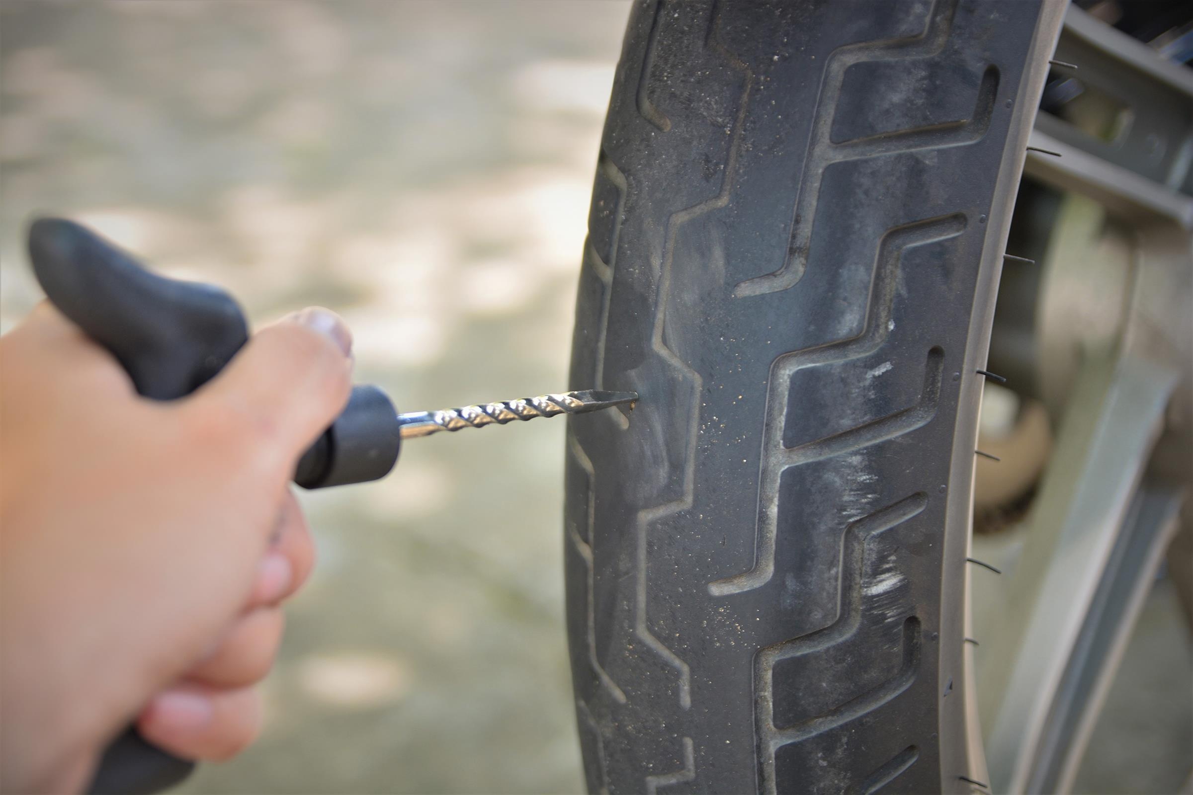 Cac buoc xu li khi xe xi lop giua duong anh 4