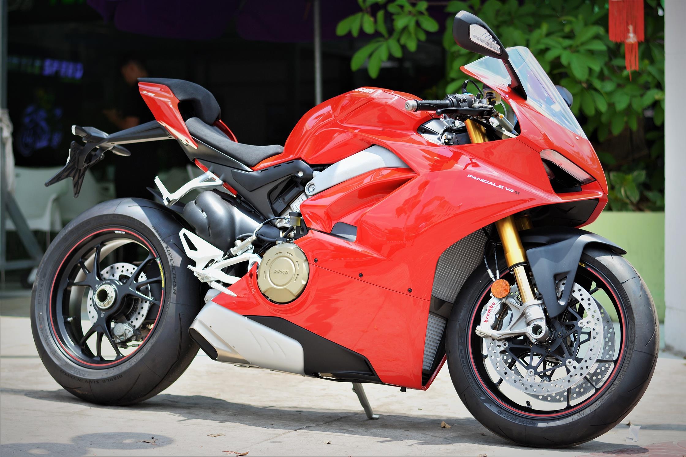 Chi tiet Ducati V4S cua dan choi mien Tay gia gan 1 ty hinh anh