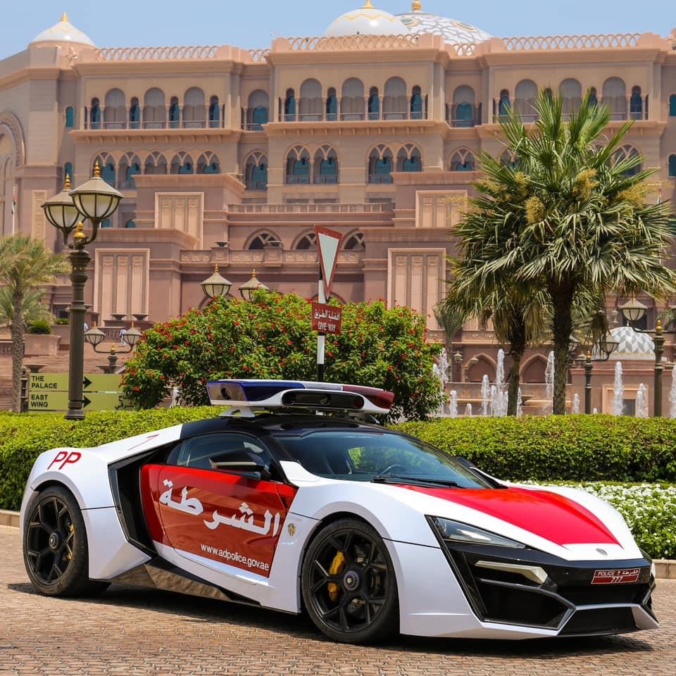 Lykan Hypersport gia nhap dan sieu xe cua canh sat Dubai anh 4
