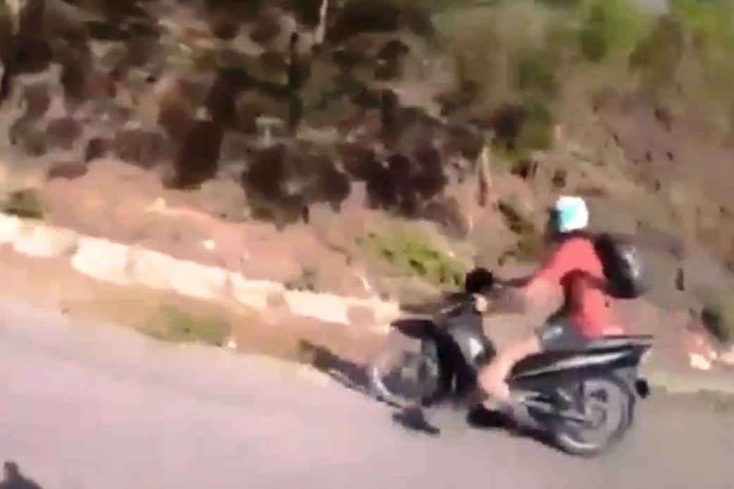 Sau pha dap tay chao hoi nho doi, chang 'phuot thu' nga sap mat hinh anh