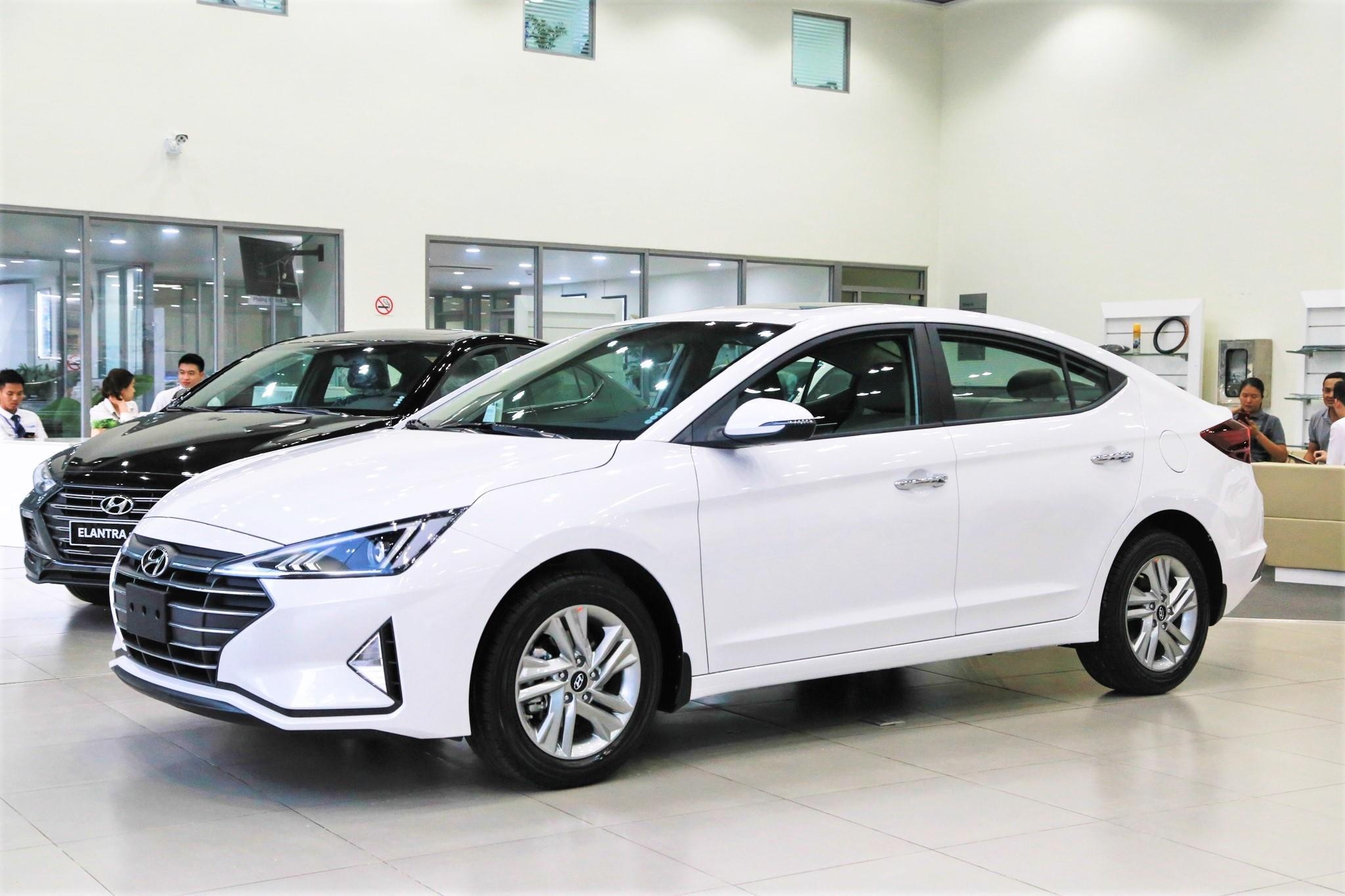 Hyundai Elantra 2019 tang gia, doi thiet ke, co luon ban the thao hinh anh