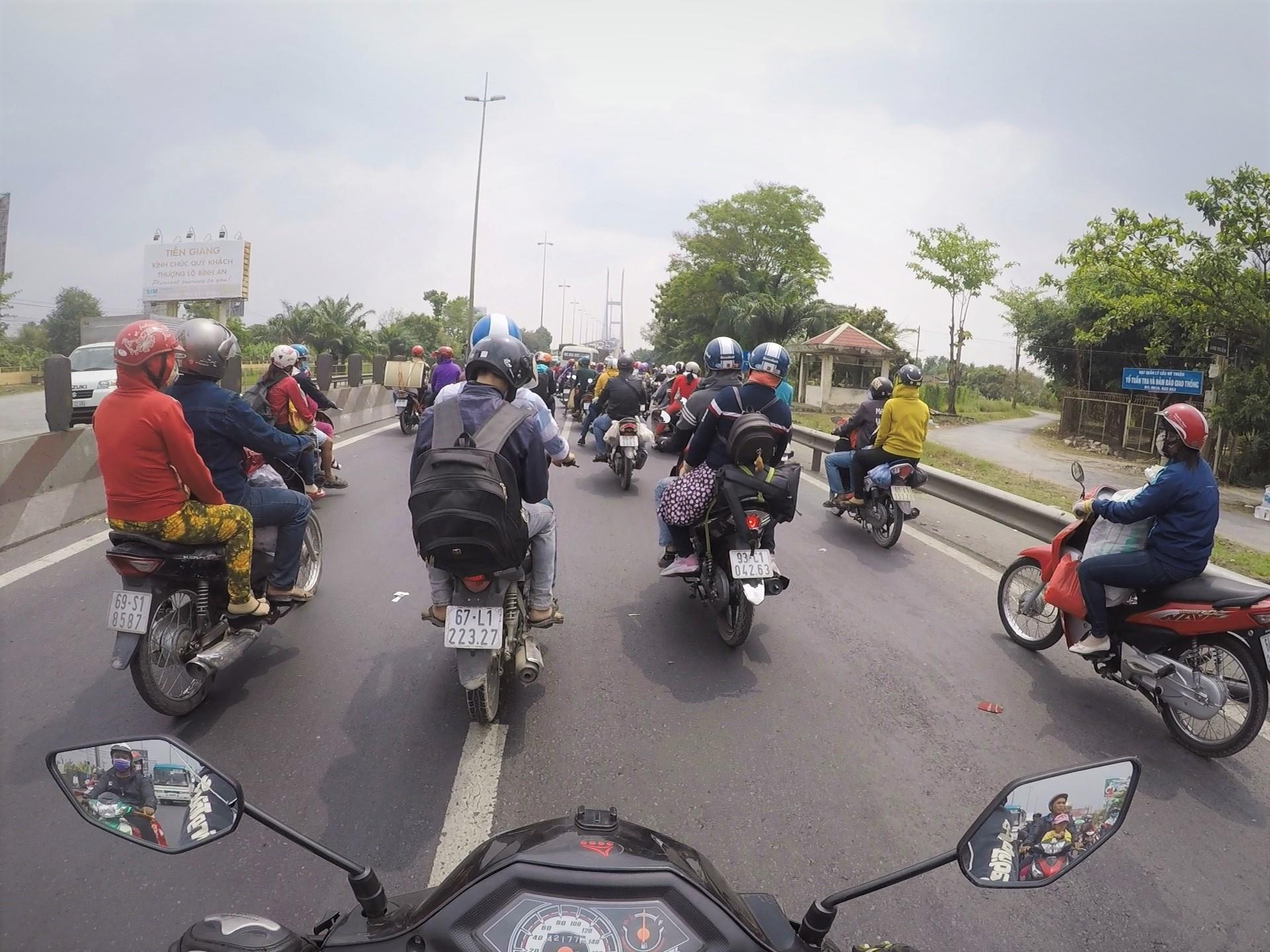 'Bi kip' de xe may khong di nham vao cao toc hinh anh