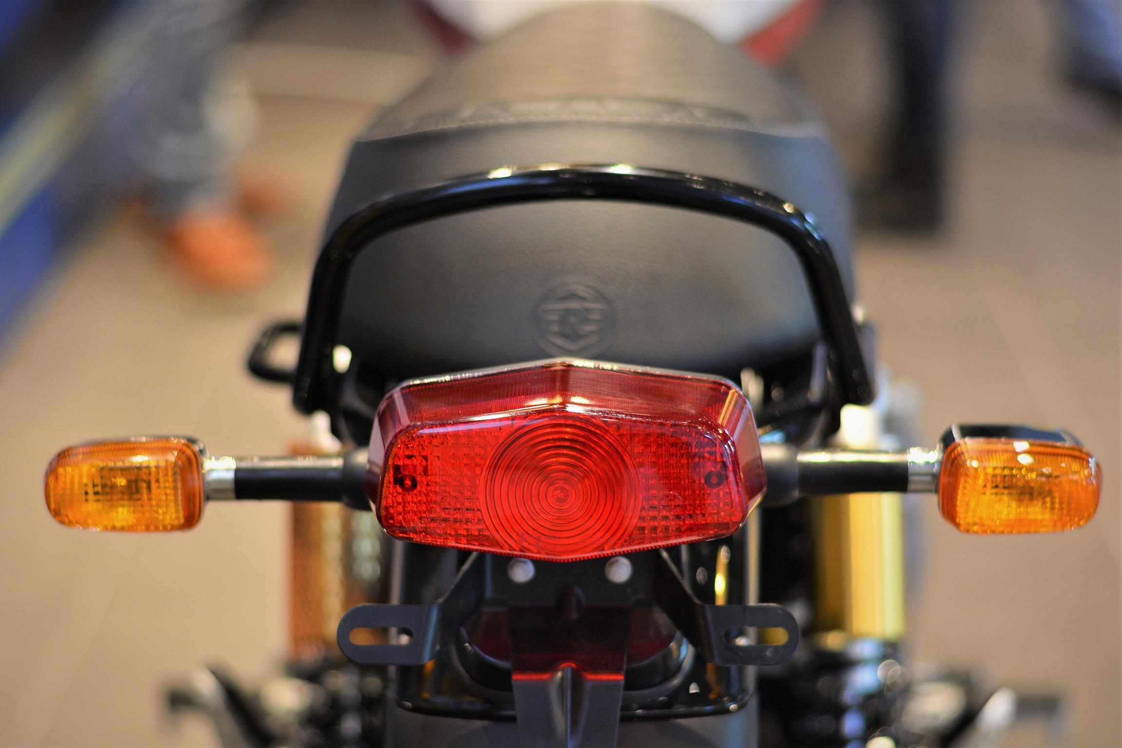 Royal Enfield 650 Twin anh 13