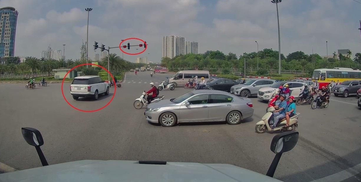 Vuot den do, Range Rover gay tai nan tai HN hinh anh