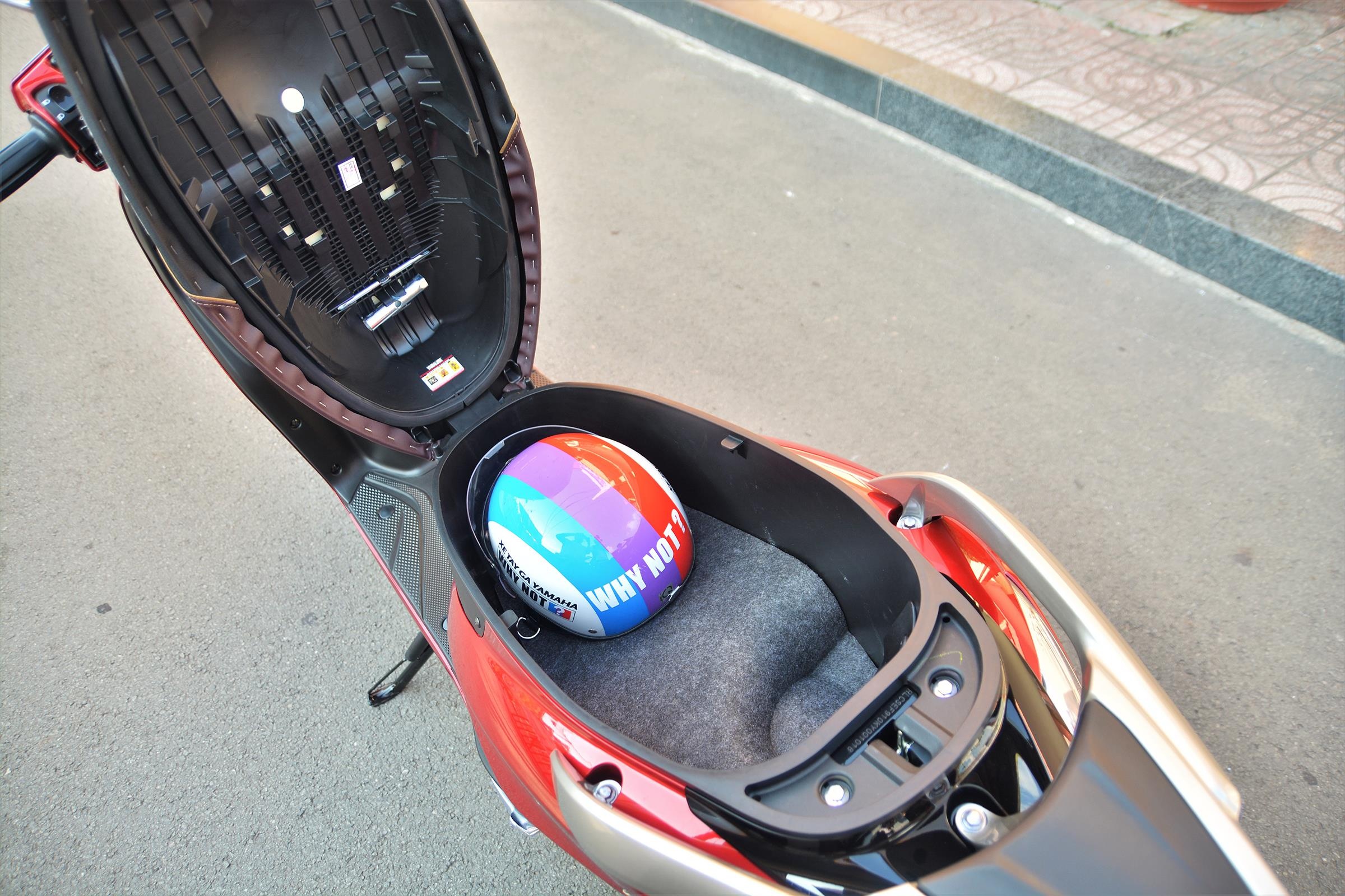 Yamaha Latte voi Honda Vision anh 7