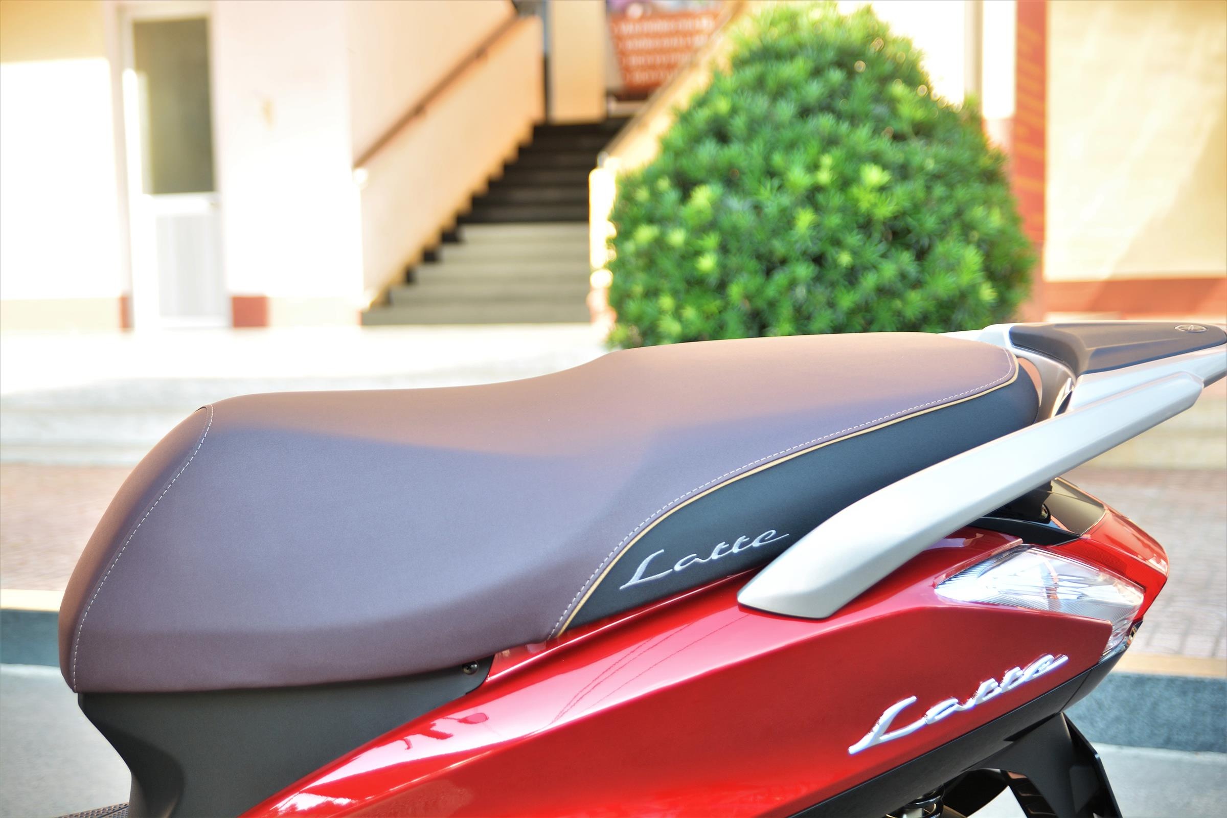 Yamaha Latte voi Honda Vision anh 5