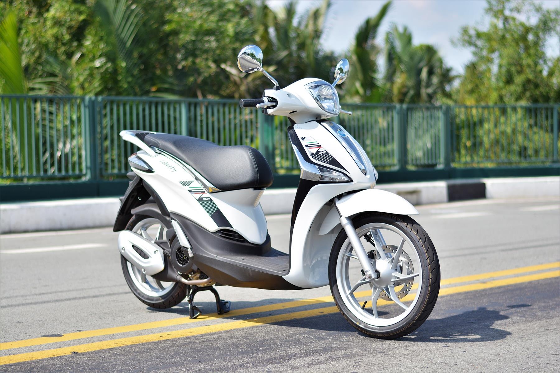 Piaggio Liberty One anh 1