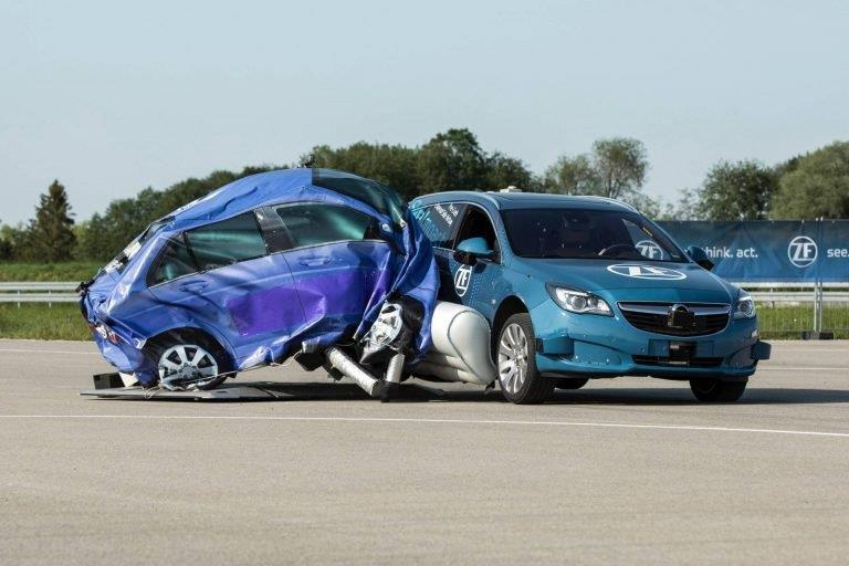 Tui khi ben ngoai xe anh 2