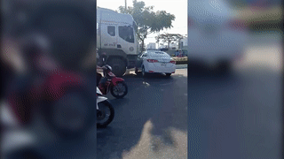 Container day taxi hang chuc met tai Da Nang hinh anh