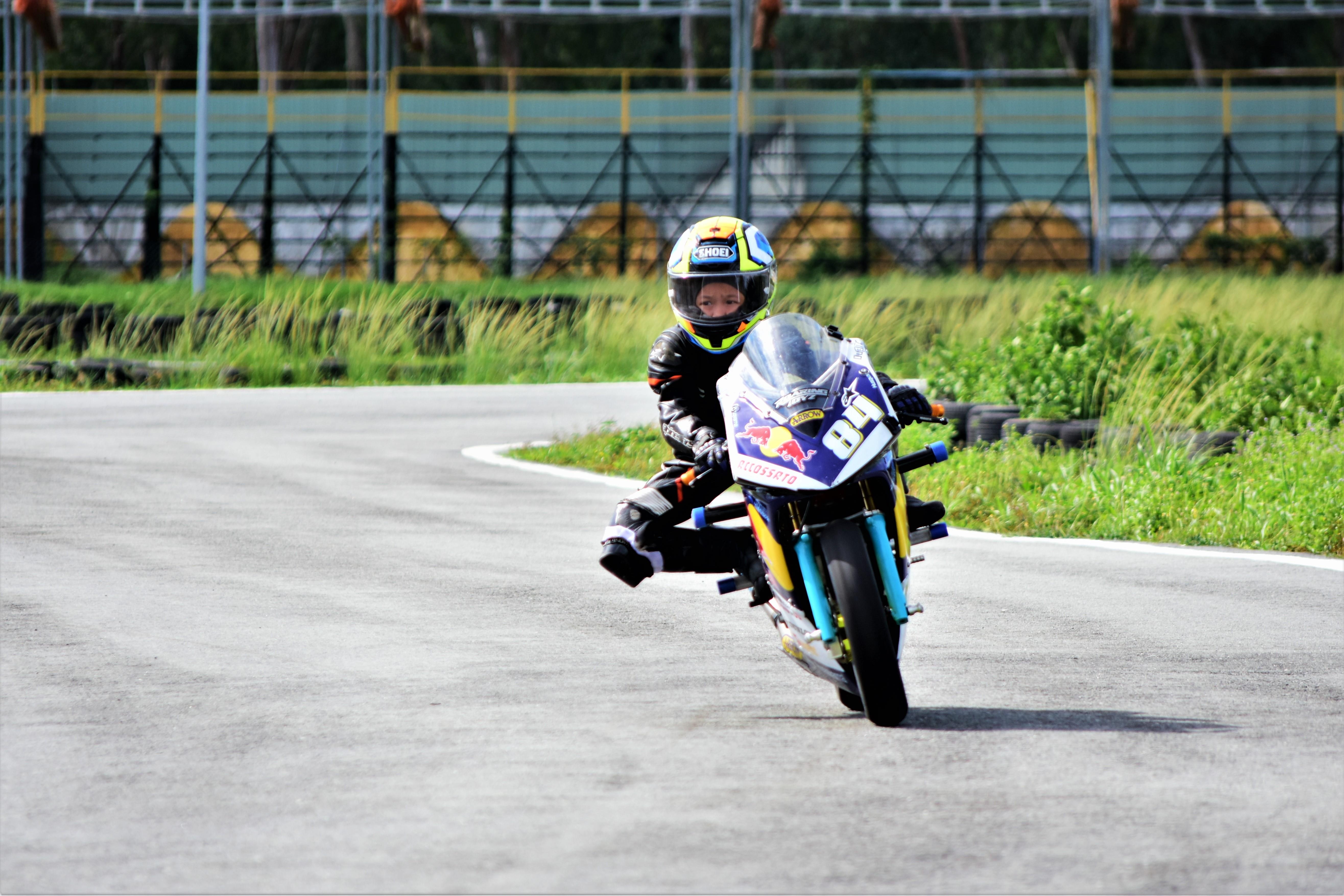 Hanh trinh den Moto GP cua 2 cau be 6 tuoi anh 13