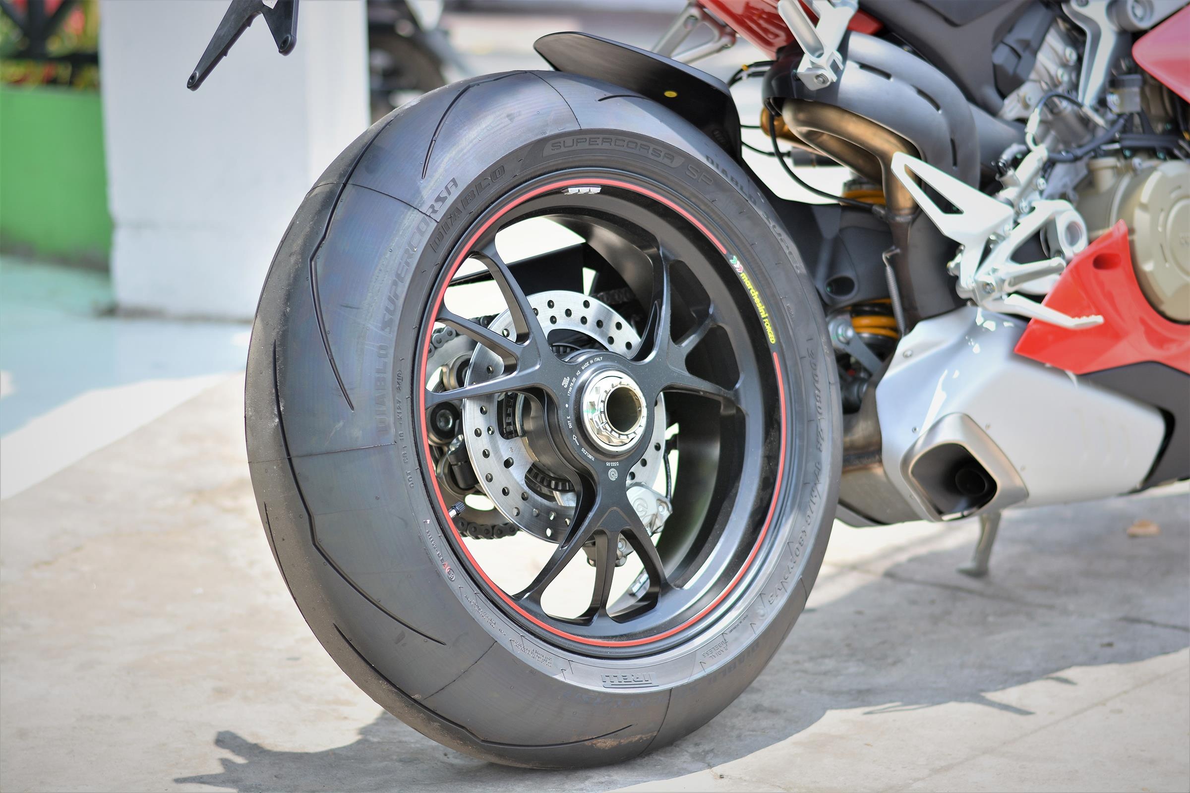 Gap don tren moto co uu nhuoc diem gi so voi gap doi? hinh anh