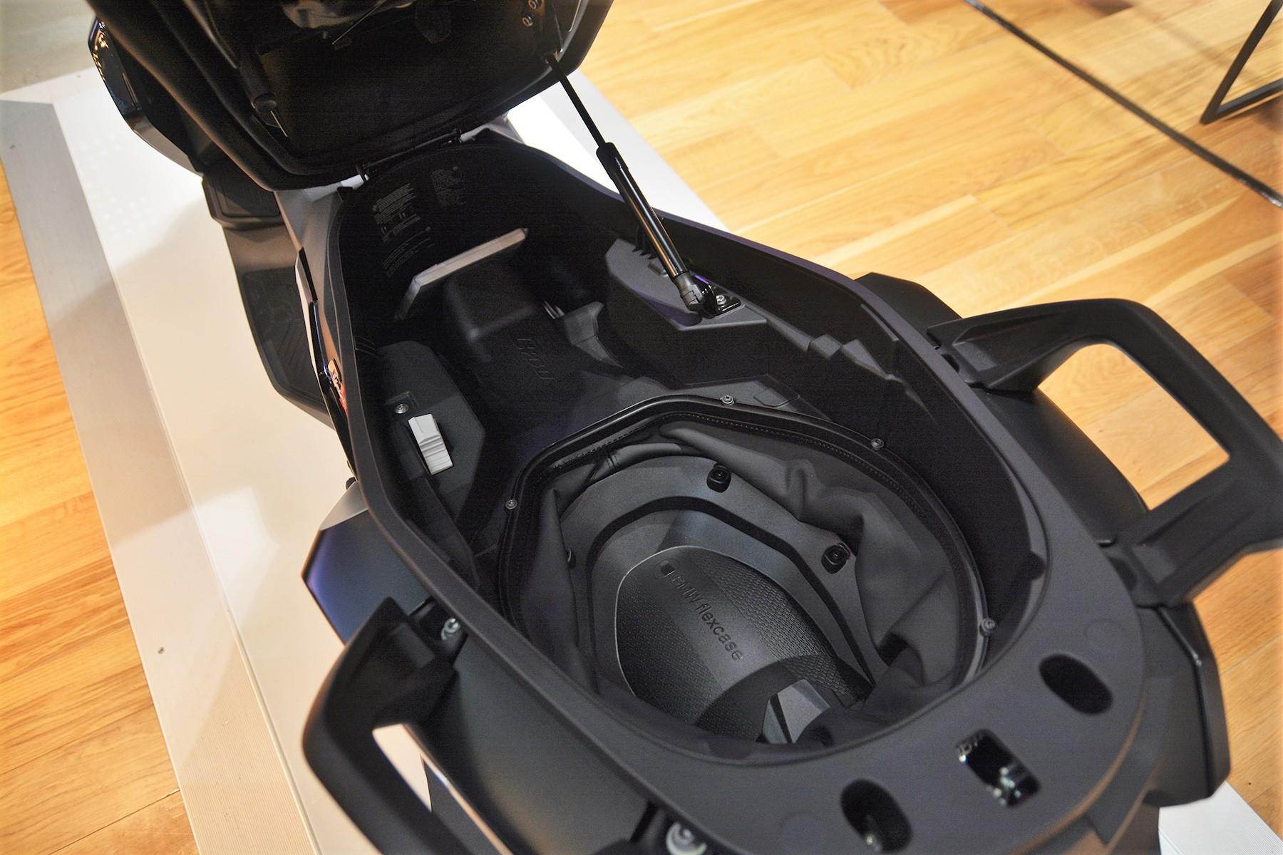 Maxi-scooter tam 300 trieu dong anh 14