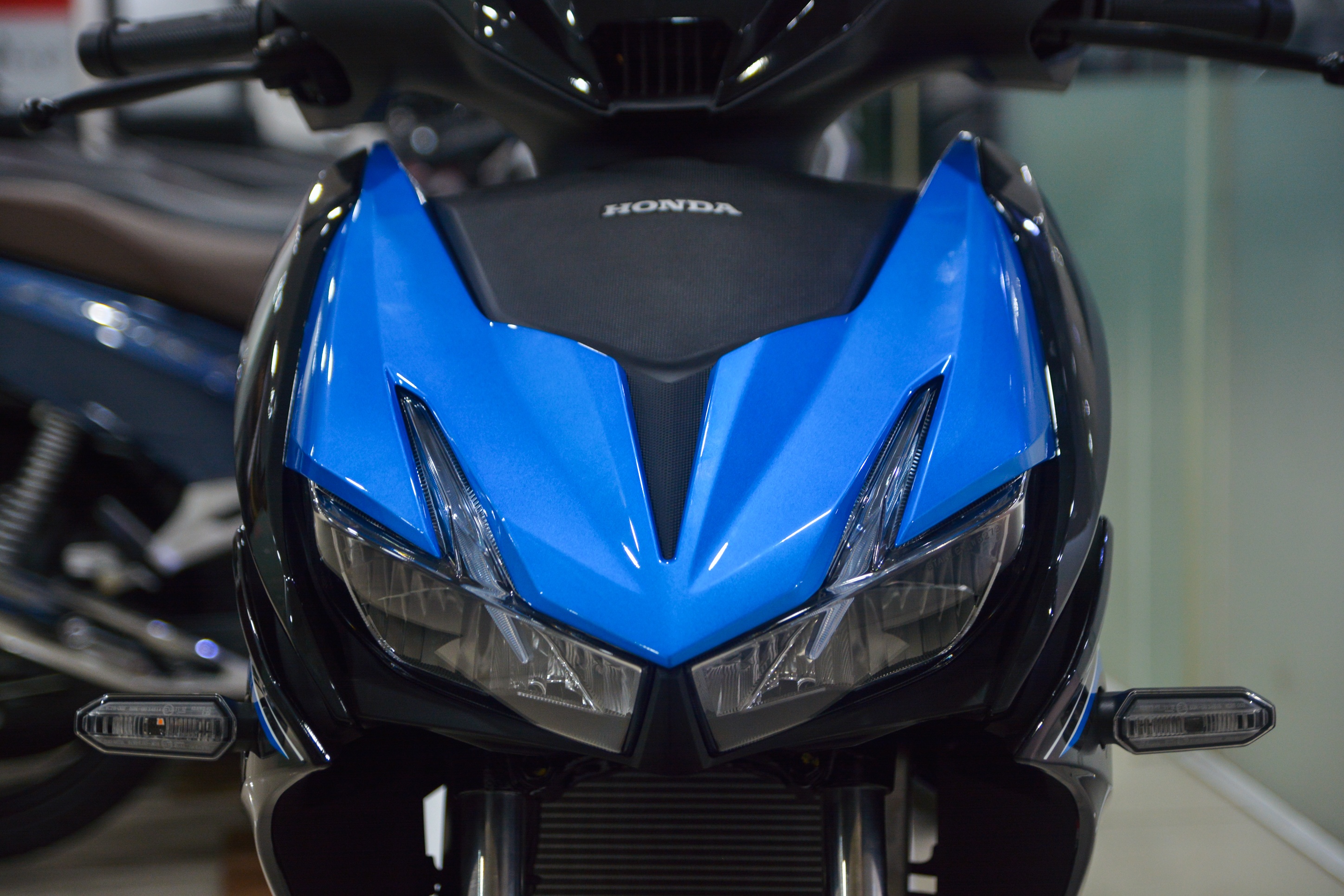 Honda Winner X phien ban moi re hon gia de xuat anh 3