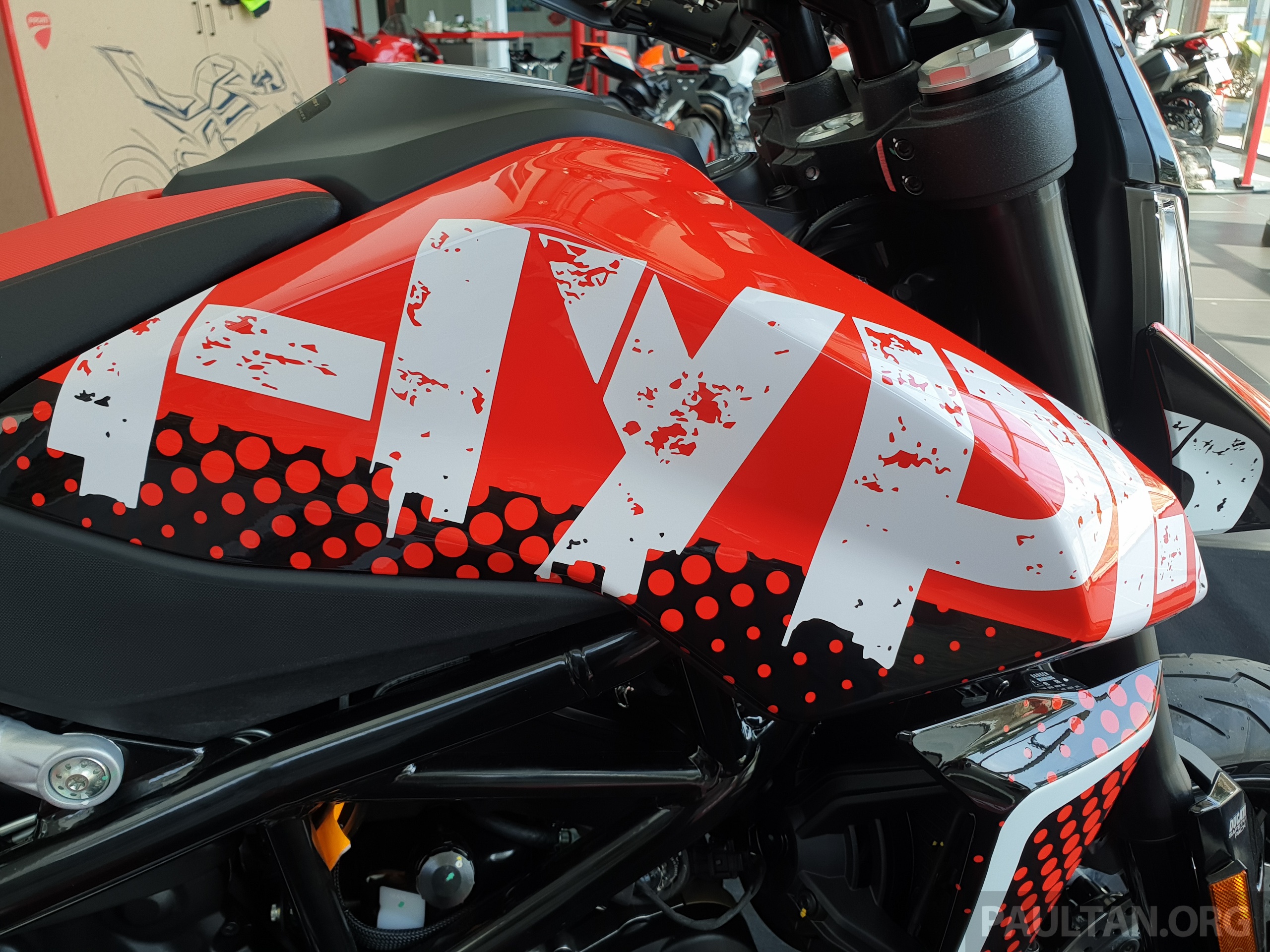 Ducati Hypermotard 950 RVE được ra mắt tại Malaysia ảnh 4 Ducati Hypermotard 950 RVE duoc ra mat tai Malaysia anh 4