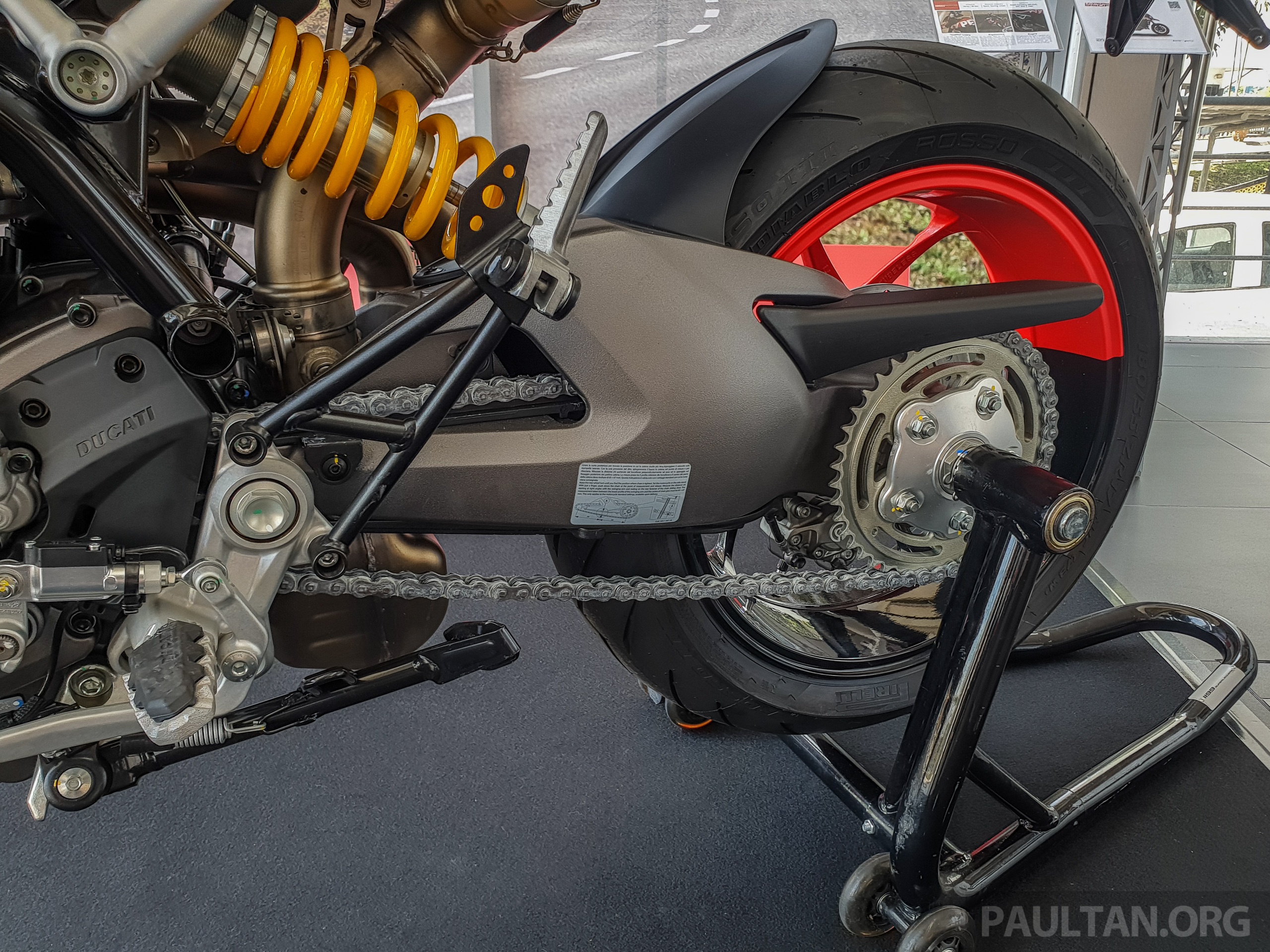 Ducati Hypermotard 950 RVE được ra mắt tại Malaysia ảnh 6 Ducati Hypermotard 950 RVE duoc ra mat tai Malaysia anh 6