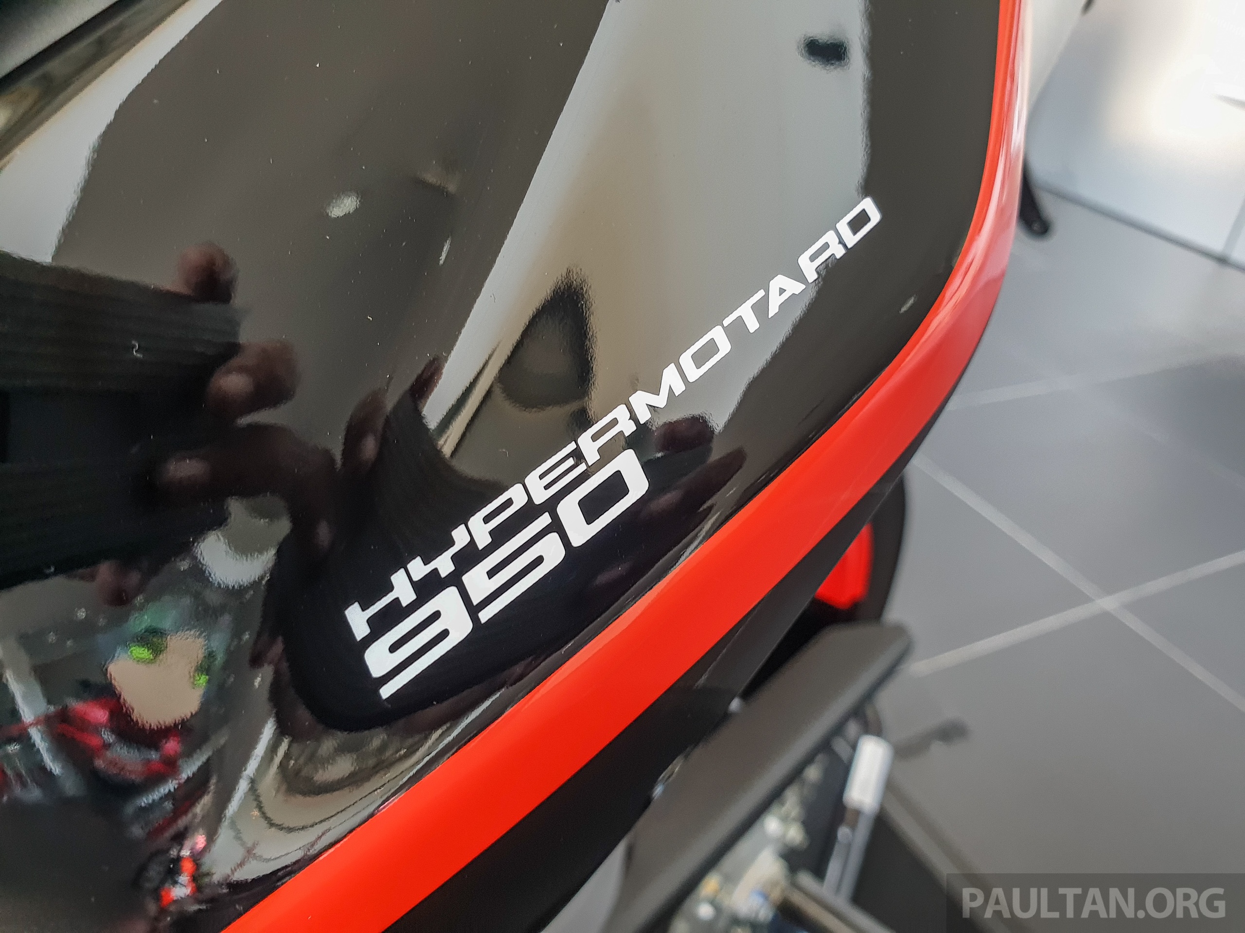 Ducati Hypermotard 950 RVE được ra mắt tại Malaysia ảnh 5 Ducati Hypermotard 950 RVE duoc ra mat tai Malaysia anh 5