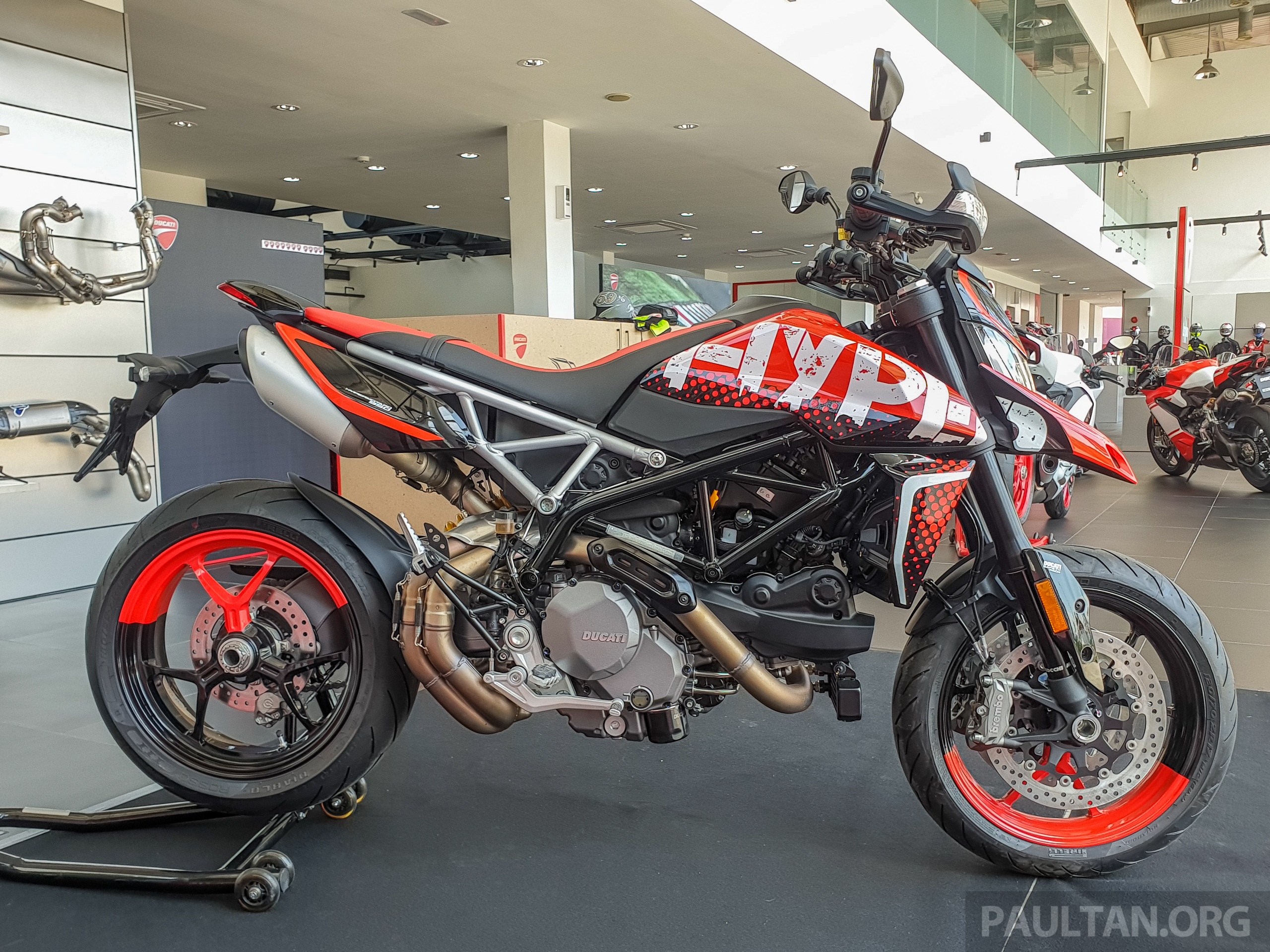 Ducati Hypermotard 950 RVE được ra mắt tại Malaysia ảnh 2 Ducati Hypermotard 950 RVE duoc ra mat tai Malaysia anh 2