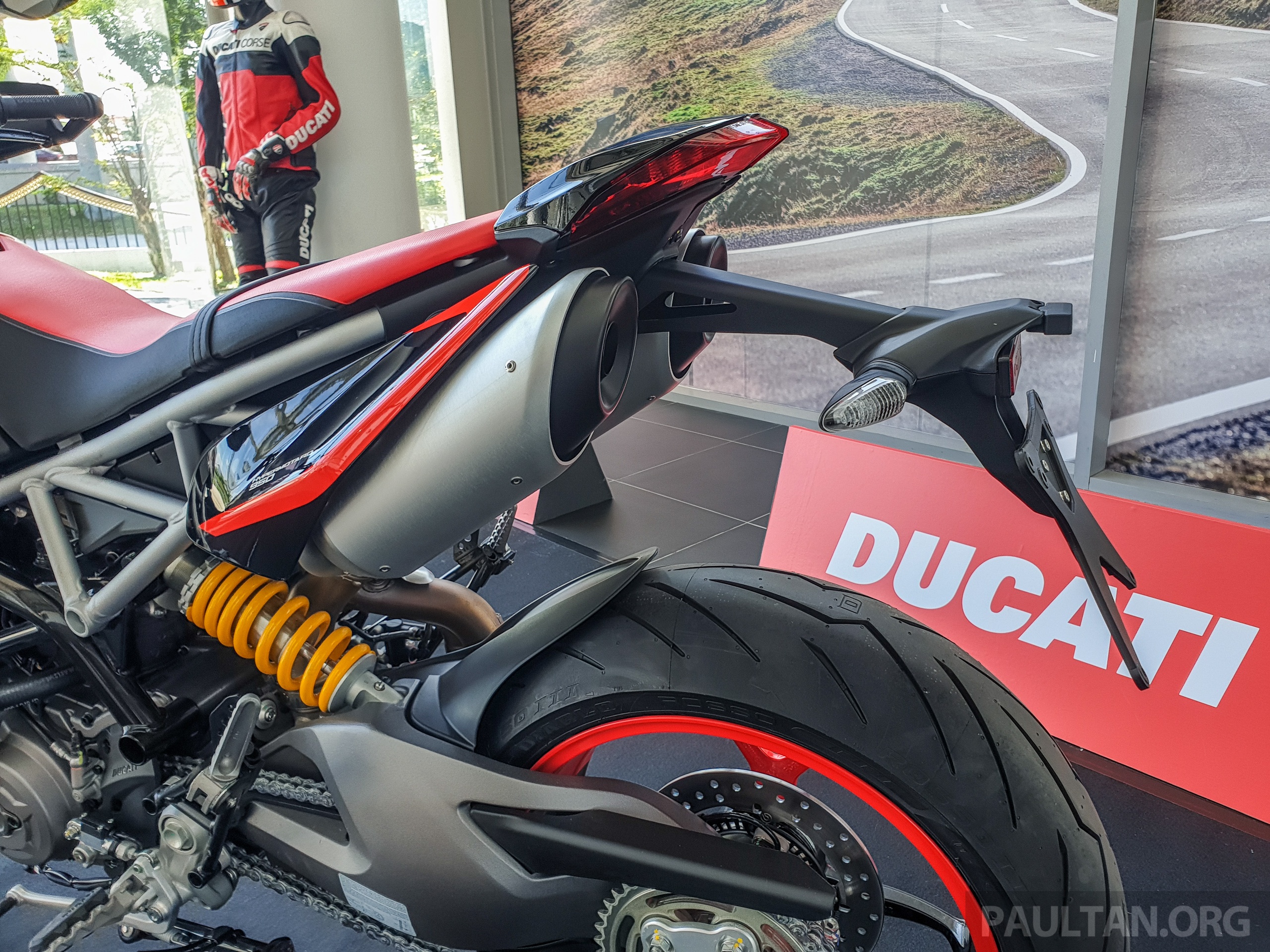 Ducati Hypermotard 950 RVE được ra mắt tại Malaysia ảnh 7 Ducati Hypermotard 950 RVE duoc ra mat tai Malaysia anh 7