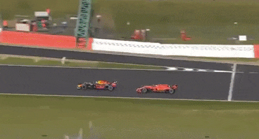 Canh tranh khoc liet, 2 tay dua F1 gap tai nan tai chang 10 hinh anh