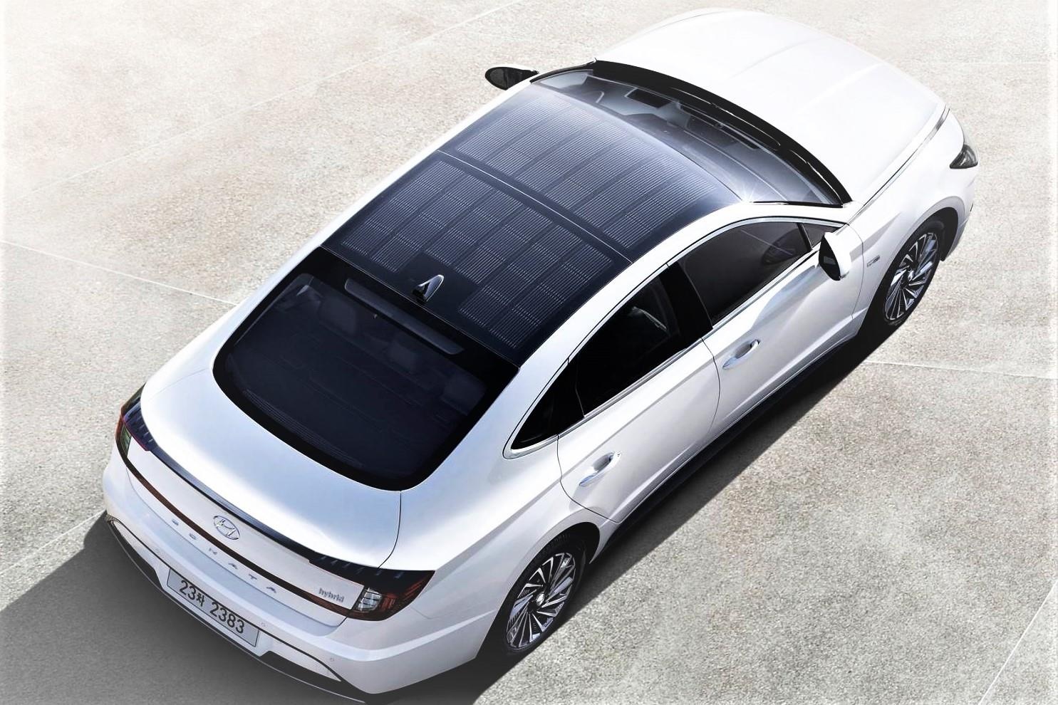 Hyundai Sonata Hybrid 2020 trang bi tam pin mat troi tren noc xe hinh anh