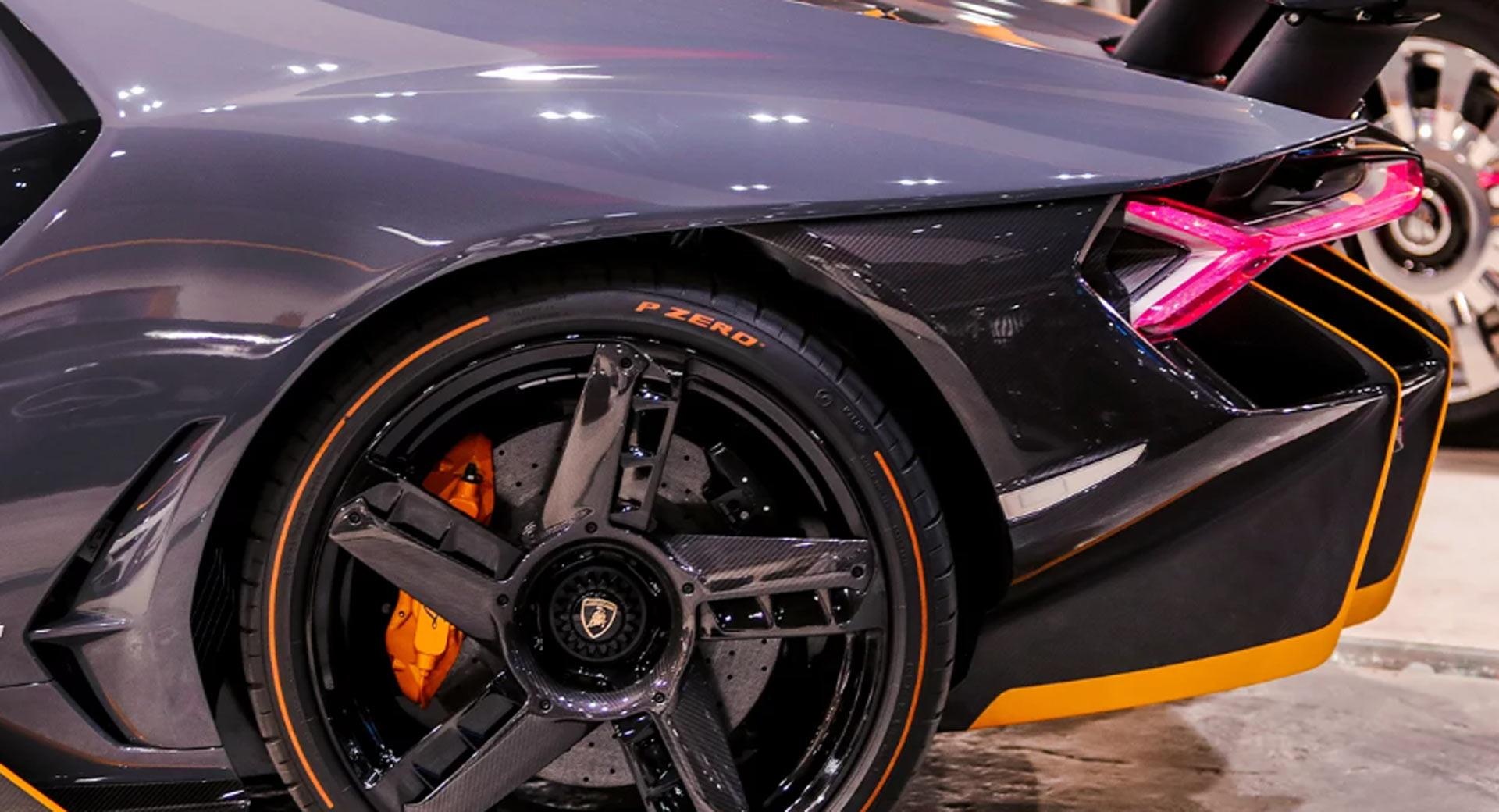 Lamborghini Centenario Roadster rao ban gia 4 trieu USD anh 3