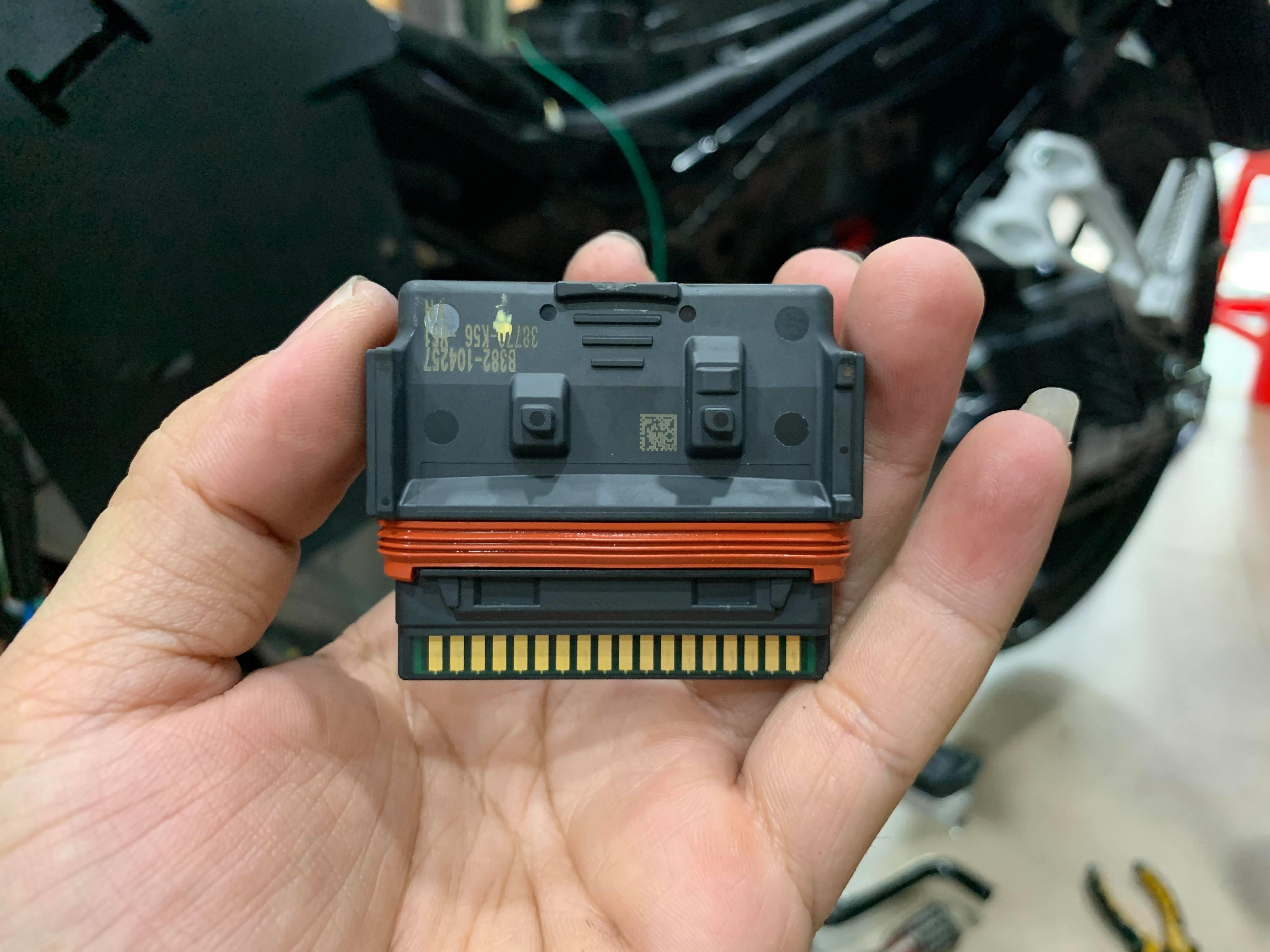 5 phu tung mac nhat tren Honda Winner X anh 1