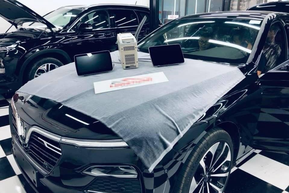 Vua ra mat, VinFast Lux A2.0 da duoc mang di do hang loat phu kien hinh anh