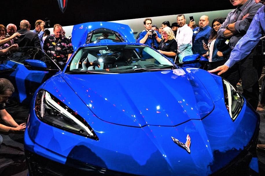 Ra mat chua day 2 tuan, Chevrolet Corvette C8 da ban sach hinh anh